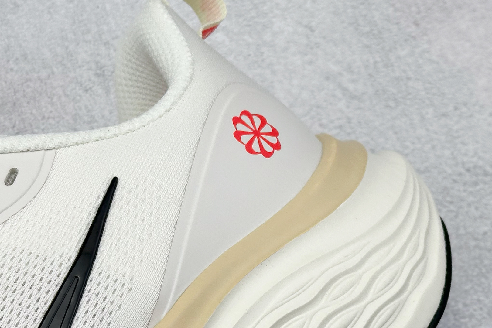 Nike Air Zoom Structure 26代 网面透气跑鞋 DX5810-006