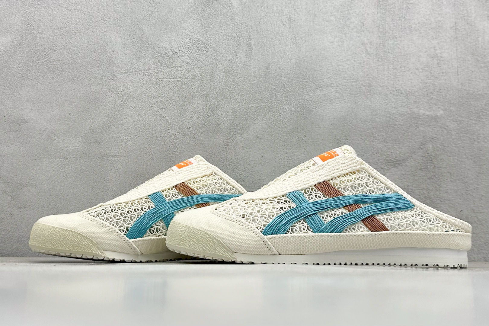 Onitsuka Tiger Mexico 66 Sab 鬼冢虎半拖一脚蹬系列 1183C208-100-莆田鞋,莆田鞋货源,高仿鞋,高仿鞋货源,安福档口,莆田高仿鞋,莆田鞋批发,高仿鞋批发,莆田高仿运动鞋,高仿运动鞋,莆田运动鞋 Onitsuka Tiger Mexico 66 Sab 鬼冢虎半拖一脚蹬系列 1183C208-100