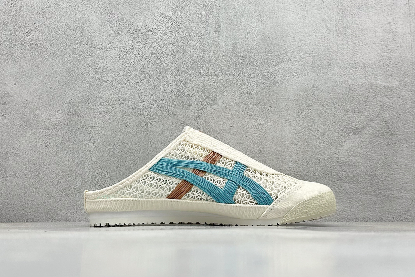 Onitsuka Tiger Mexico 66 Sab 鬼冢虎半拖一脚蹬系列 1183C208-100-莆田鞋,莆田鞋货源,高仿鞋,高仿鞋货源,安福档口,莆田高仿鞋,莆田鞋批发,高仿鞋批发,莆田高仿运动鞋,高仿运动鞋,莆田运动鞋 Onitsuka Tiger Mexico 66 Sab 鬼冢虎半拖一脚蹬系列 1183C208-100