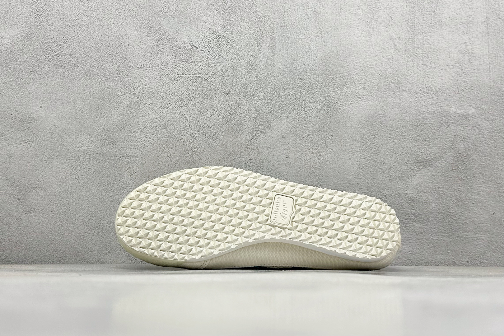 Onitsuka Tiger Mexico 66 Sab 鬼冢虎半拖一脚蹬系列 1183C208-100-莆田鞋,莆田鞋货源,高仿鞋,高仿鞋货源,安福档口,莆田高仿鞋,莆田鞋批发,高仿鞋批发,莆田高仿运动鞋,高仿运动鞋,莆田运动鞋 Onitsuka Tiger Mexico 66 Sab 鬼冢虎半拖一脚蹬系列 1183C208-100