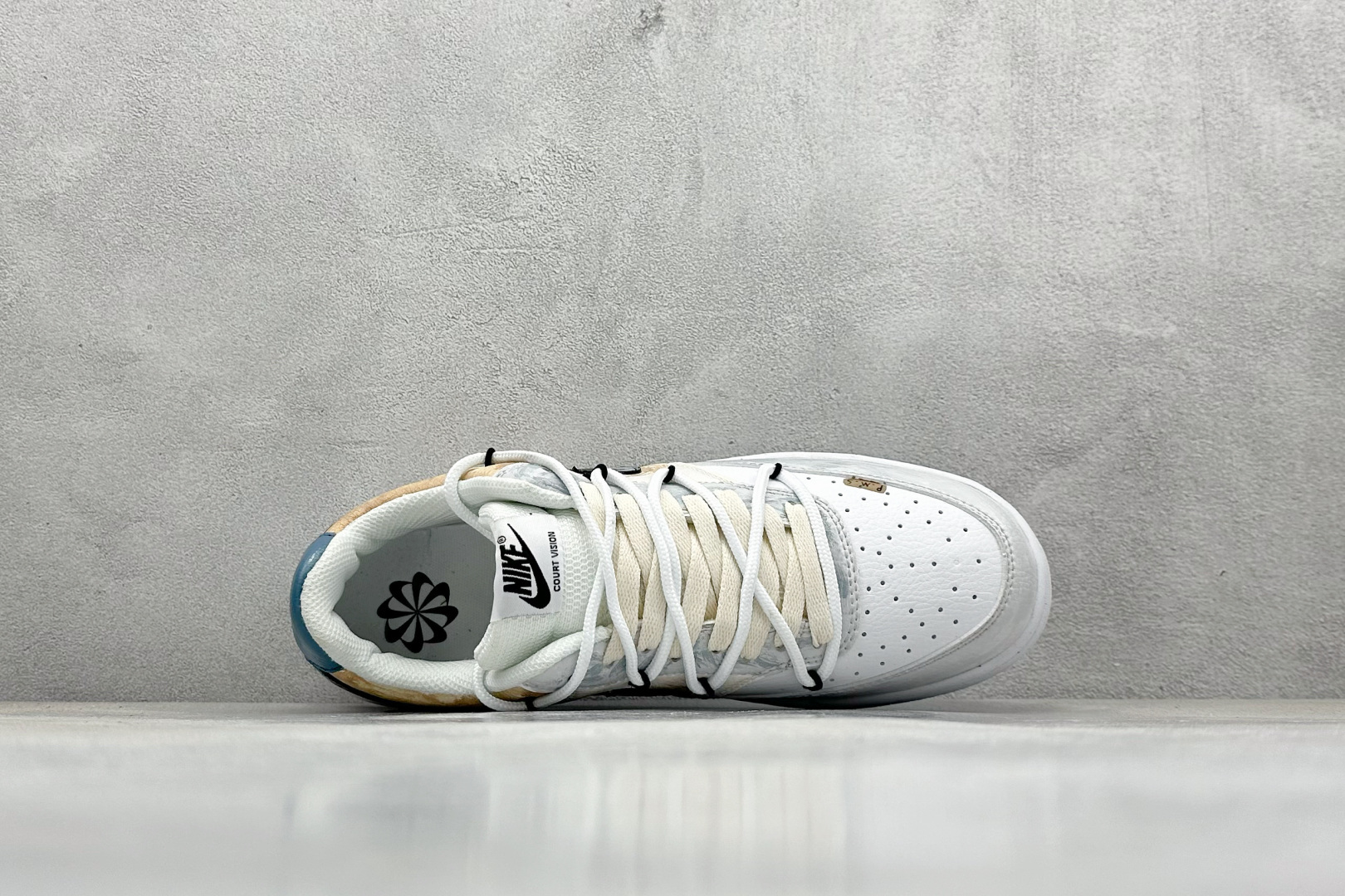 Nike Court Vision Low 定制涂鸦绑带 校园风低帮复古篮球板鞋男女运动鞋 DH3158-106-莆田鞋,莆田鞋货源,高仿鞋,高仿鞋货源,安福档口,莆田高仿鞋,莆田鞋批发,高仿鞋批发,莆田高仿运动鞋,高仿运动鞋,莆田运动鞋 Nike Court Vision Low 定制涂鸦绑带 校园风低帮复古篮球板鞋男女运动鞋 DH3158-106