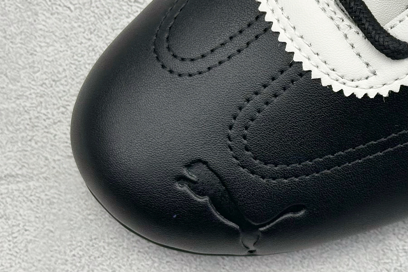 S2版Ferrari x Puma Speedcet 联名彪马低帮复古运动休闲赛车跑鞋 404267-02