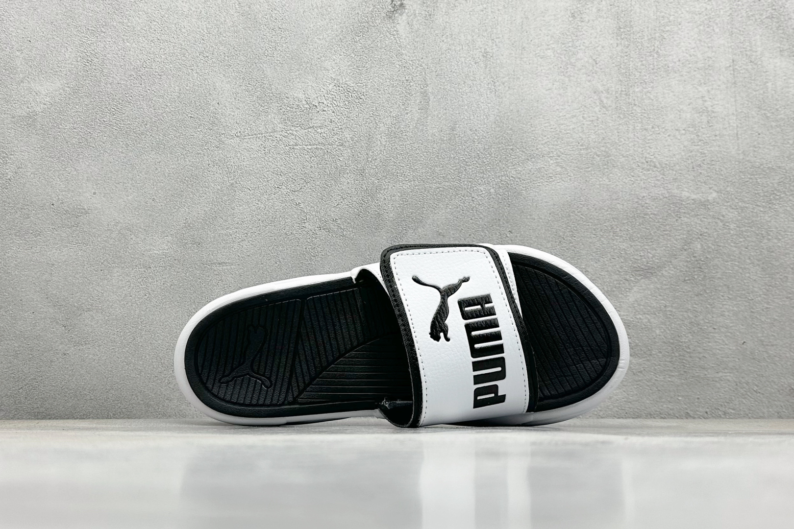 福利80💰 终端放店
PUMA LEADCAT REMIX WNS 彪马夏季拖鞋休闲时尚凉鞋 

货号 ：389154-01
Size ：35-45
编码：19