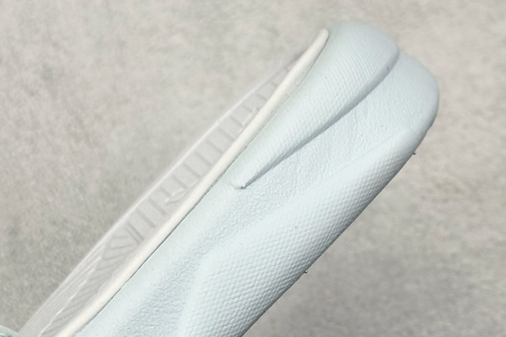 福利80💰 终端放店
PUMA LEADCAT REMIX WNS 彪马夏季拖鞋休闲时尚凉鞋 

货号 ：389154-01
Size ：35-45
编码：19