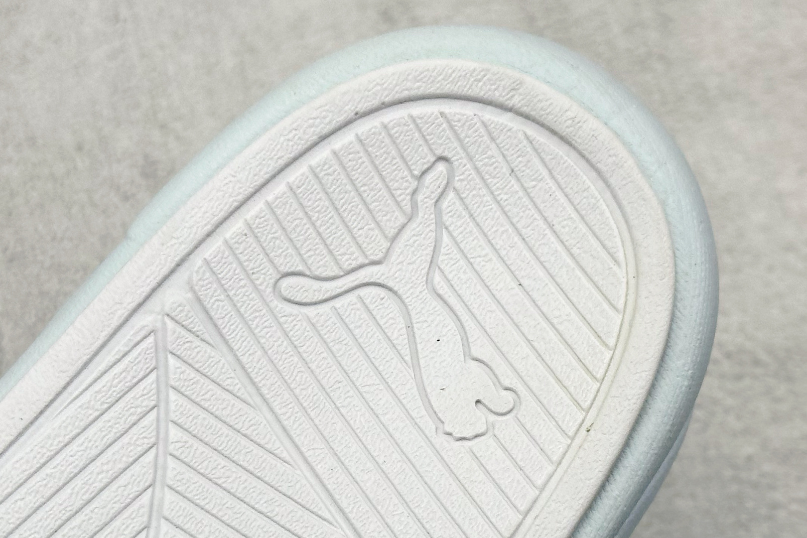 福利80💰 终端放店
PUMA LEADCAT REMIX WNS 彪马夏季拖鞋休闲时尚凉鞋 

货号 ：389154-01
Size ：35-45
编码：19