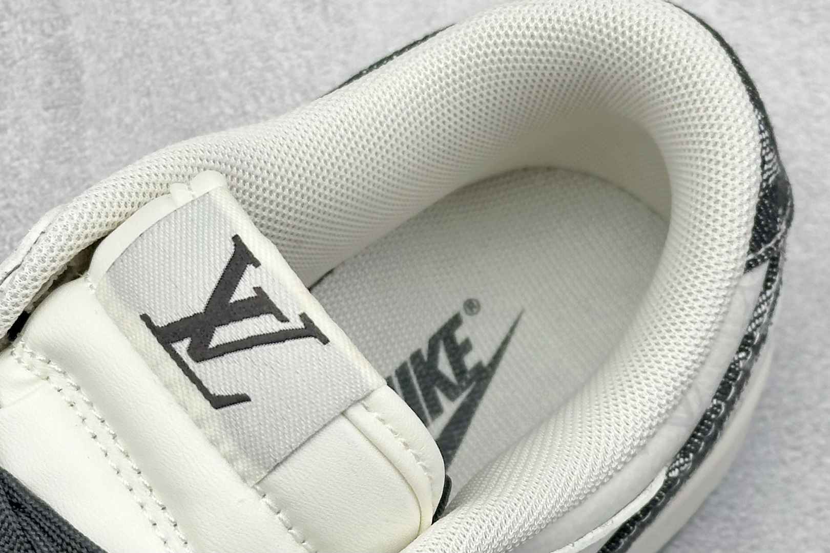 SC版Nike SB Dunk Low LV联名 碳灰牛仔 周年高端定制 低帮休闲板鞋 SC9772-801-莆田鞋,莆田鞋货源,高仿鞋,高仿鞋货源,安福档口,莆田高仿鞋,莆田鞋批发,高仿鞋批发,莆田高仿运动鞋,高仿运动鞋,莆田运动鞋 SC版Nike SB Dunk Low LV联名 碳灰牛仔 周年高端定制 低帮休闲板鞋 SC9772-801