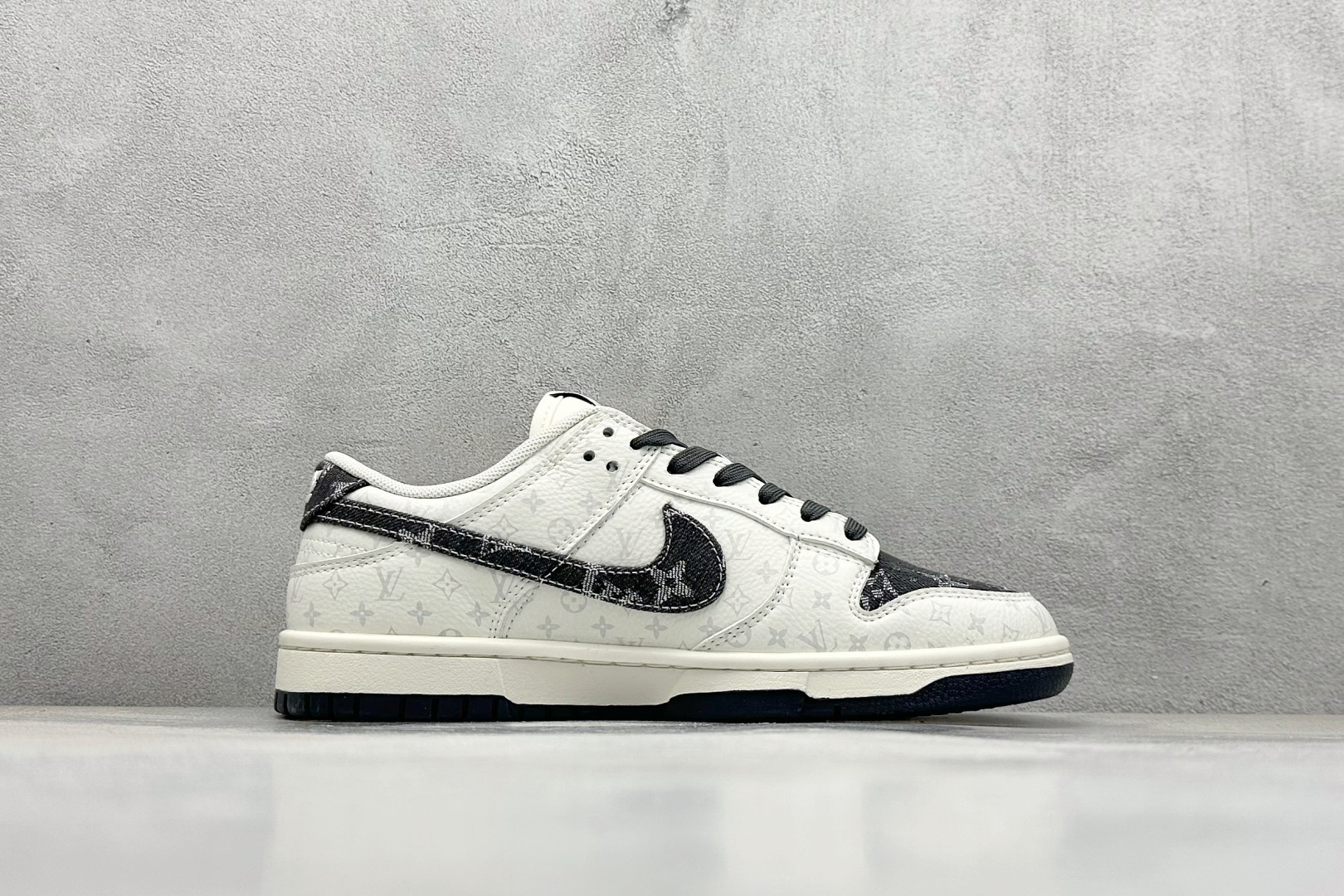 SC版Nike SB Dunk Low LV联名 碳灰牛仔 周年高端定制 低帮休闲板鞋 SC9772-801-莆田鞋,莆田鞋货源,高仿鞋,高仿鞋货源,安福档口,莆田高仿鞋,莆田鞋批发,高仿鞋批发,莆田高仿运动鞋,高仿运动鞋,莆田运动鞋 SC版Nike SB Dunk Low LV联名 碳灰牛仔 周年高端定制 低帮休闲板鞋 SC9772-801