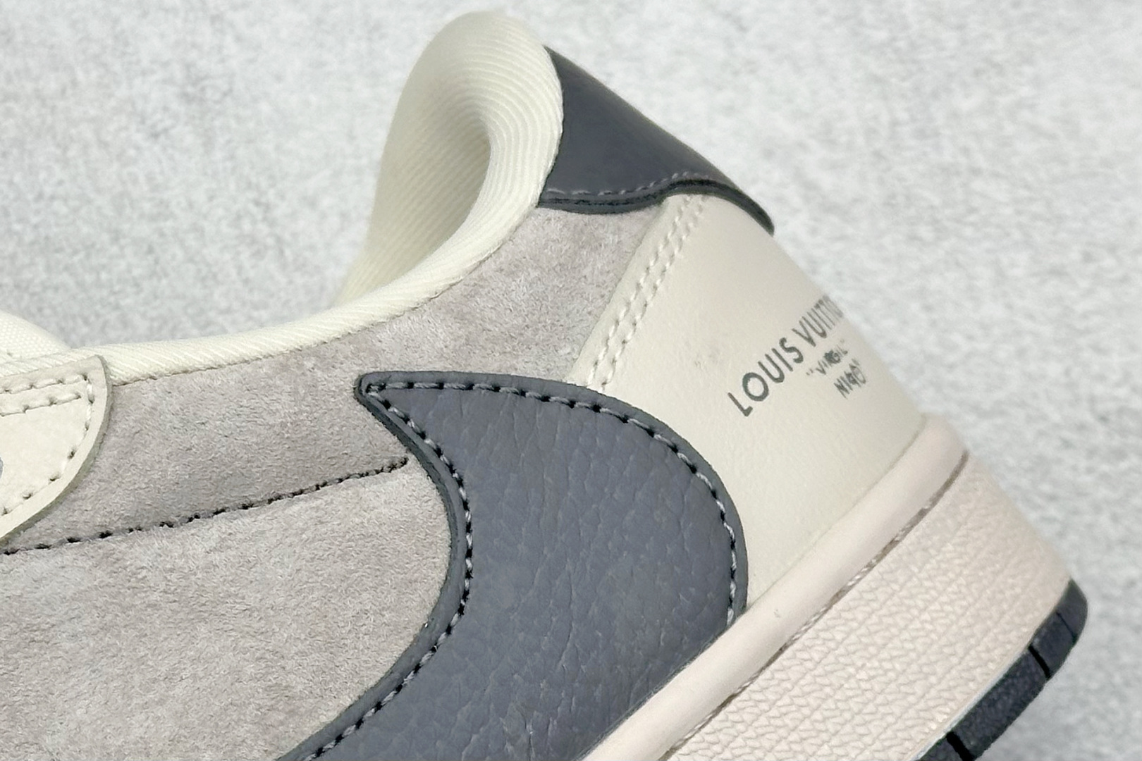 XC版Travis Scott x Fragment Design x Jordan Air Jordan 1 Low SP AJ1 乔1LV联名暮云灰 低帮文化休闲板鞋 LX1988-102-莆田鞋,莆田鞋货源,高仿鞋,高仿鞋货源,安福档口,莆田高仿鞋,莆田鞋批发,高仿鞋批发,莆田高仿运动鞋,高仿运动鞋,莆田运动鞋 XC版Travis Scott x Fragment Design x Jordan Air Jordan 1 Low SP AJ1 乔1LV联名暮云灰 低帮文化休闲板鞋 LX1988-102