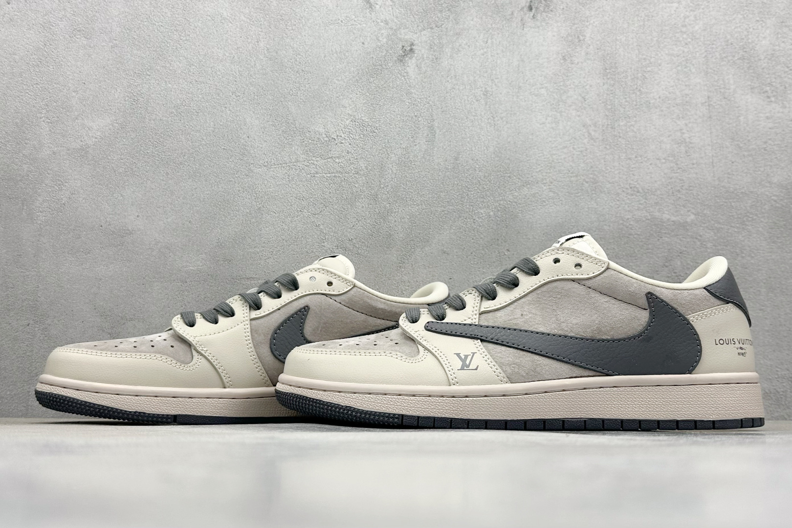 XC版Travis Scott x Fragment Design x Jordan Air Jordan 1 Low SP AJ1 乔1LV联名暮云灰 低帮文化休闲板鞋 LX1988-102-莆田鞋,莆田鞋货源,高仿鞋,高仿鞋货源,安福档口,莆田高仿鞋,莆田鞋批发,高仿鞋批发,莆田高仿运动鞋,高仿运动鞋,莆田运动鞋 XC版Travis Scott x Fragment Design x Jordan Air Jordan 1 Low SP AJ1 乔1LV联名暮云灰 低帮文化休闲板鞋 LX1988-102