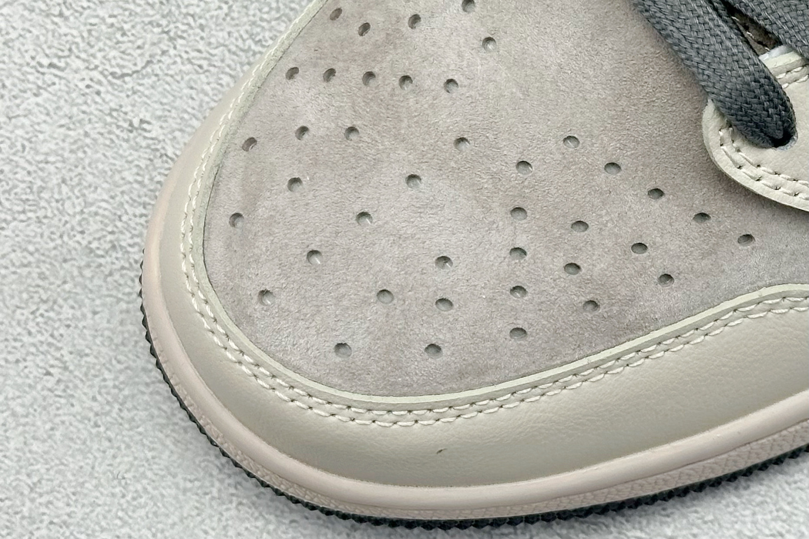 XC版Travis Scott x Fragment Design x Jordan Air Jordan 1 Low SP AJ1 乔1LV联名暮云灰 低帮文化休闲板鞋 LX1988-102-莆田鞋,莆田鞋货源,高仿鞋,高仿鞋货源,安福档口,莆田高仿鞋,莆田鞋批发,高仿鞋批发,莆田高仿运动鞋,高仿运动鞋,莆田运动鞋 XC版Travis Scott x Fragment Design x Jordan Air Jordan 1 Low SP AJ1 乔1LV联名暮云灰 低帮文化休闲板鞋 LX1988-102