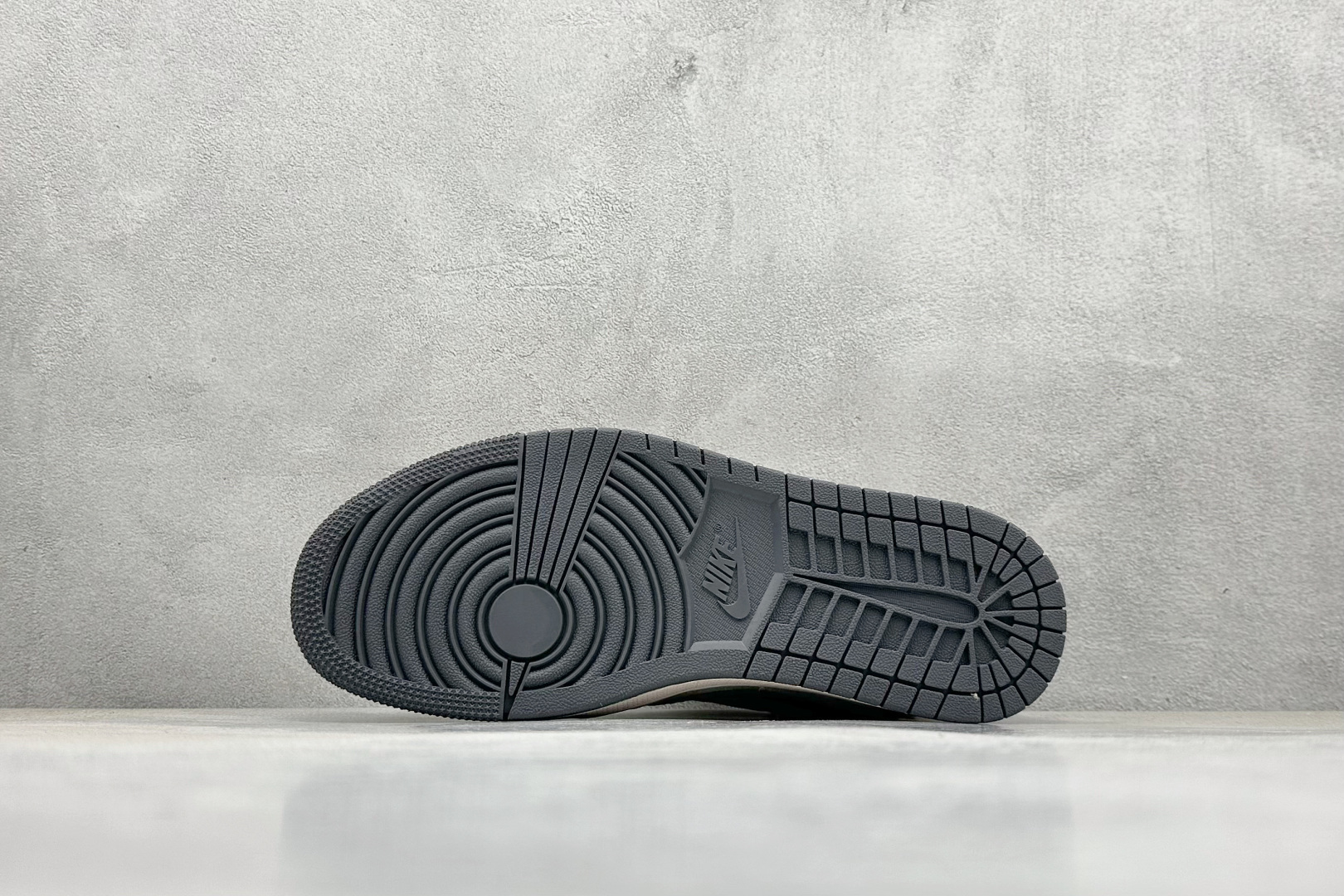 XC版Travis Scott x Fragment Design x Jordan Air Jordan 1 Low SP AJ1 乔1LV联名暮云灰 低帮文化休闲板鞋 LX1988-102-莆田鞋,莆田鞋货源,高仿鞋,高仿鞋货源,安福档口,莆田高仿鞋,莆田鞋批发,高仿鞋批发,莆田高仿运动鞋,高仿运动鞋,莆田运动鞋 XC版Travis Scott x Fragment Design x Jordan Air Jordan 1 Low SP AJ1 乔1LV联名暮云灰 低帮文化休闲板鞋 LX1988-102