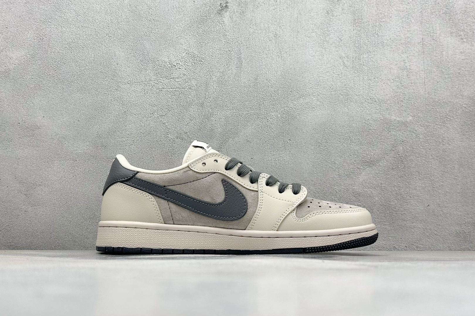 XC版Travis Scott x Fragment Design x Jordan Air Jordan 1 Low SP AJ1 乔1LV联名暮云灰 低帮文化休闲板鞋 LX1988-102-莆田鞋,莆田鞋货源,高仿鞋,高仿鞋货源,安福档口,莆田高仿鞋,莆田鞋批发,高仿鞋批发,莆田高仿运动鞋,高仿运动鞋,莆田运动鞋 XC版Travis Scott x Fragment Design x Jordan Air Jordan 1 Low SP AJ1 乔1LV联名暮云灰 低帮文化休闲板鞋 LX1988-102