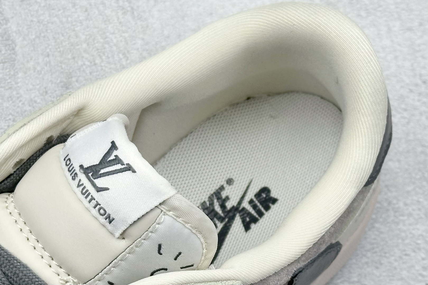 XC版Travis Scott x Fragment Design x Jordan Air Jordan 1 Low SP AJ1 乔1LV联名暮云灰 低帮文化休闲板鞋 LX1988-102-莆田鞋,莆田鞋货源,高仿鞋,高仿鞋货源,安福档口,莆田高仿鞋,莆田鞋批发,高仿鞋批发,莆田高仿运动鞋,高仿运动鞋,莆田运动鞋 XC版Travis Scott x Fragment Design x Jordan Air Jordan 1 Low SP AJ1 乔1LV联名暮云灰 低帮文化休闲板鞋 LX1988-102