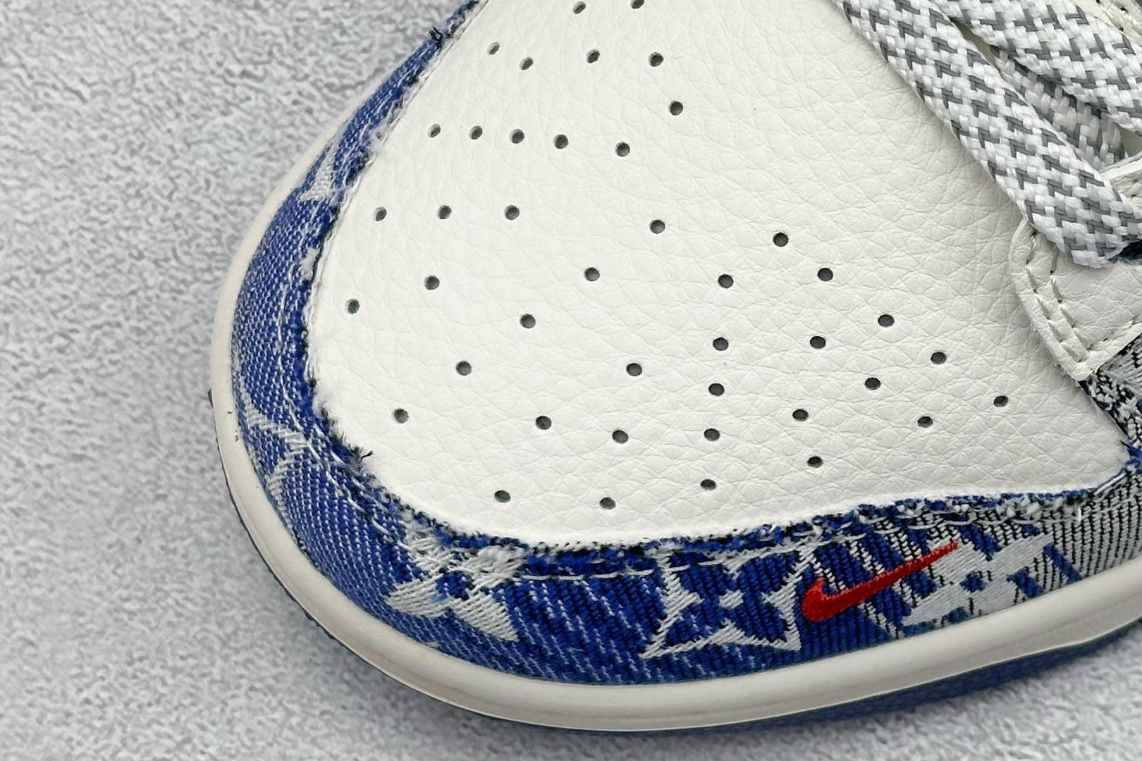 XC版Nike SB Dunk Low 联名 LV牛仔印花 周年高端定制 低帮休闲板鞋 FC1688-234-莆田鞋,莆田鞋货源,高仿鞋,高仿鞋货源,安福档口,莆田高仿鞋,莆田鞋批发,高仿鞋批发,莆田高仿运动鞋,高仿运动鞋,莆田运动鞋 XC版Nike SB Dunk Low 联名 LV牛仔印花 周年高端定制 低帮休闲板鞋 FC1688-234