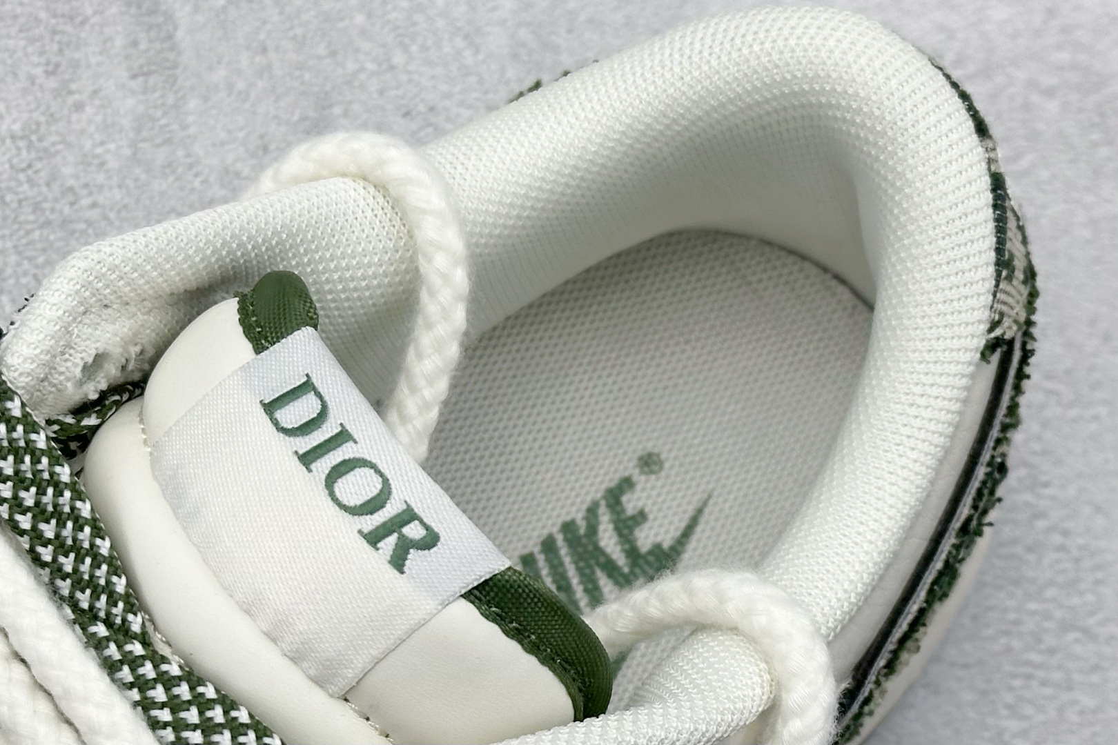 XC版Nk SB Dunk Low 迪奥联名-绑带织布绿勾 周年高端定制 低帮休闲板鞋 SJ2068-309-莆田鞋,莆田鞋货源,高仿鞋,高仿鞋货源,安福档口,莆田高仿鞋,莆田鞋批发,高仿鞋批发,莆田高仿运动鞋,高仿运动鞋,莆田运动鞋 XC版Nk SB Dunk Low 迪奥联名-绑带织布绿勾 周年高端定制 低帮休闲板鞋 SJ2068-309