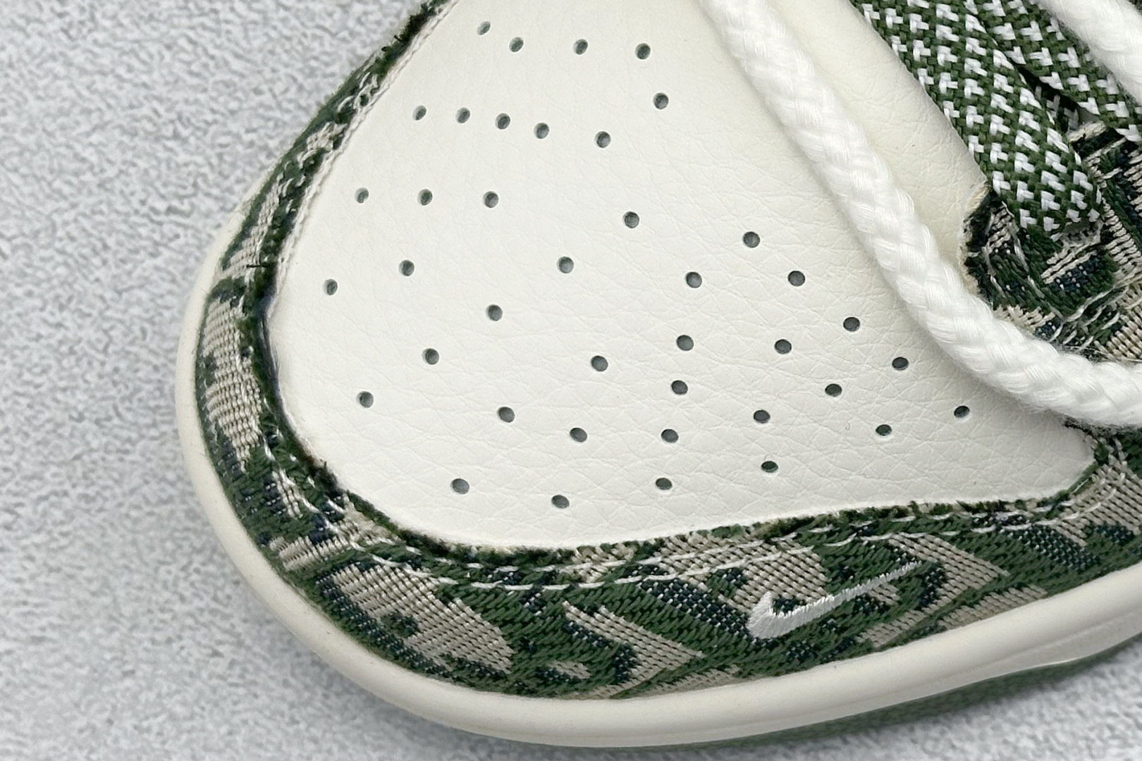 XC版Nk SB Dunk Low 迪奥联名-绑带织布绿勾 周年高端定制 低帮休闲板鞋 SJ2068-309-莆田鞋,莆田鞋货源,高仿鞋,高仿鞋货源,安福档口,莆田高仿鞋,莆田鞋批发,高仿鞋批发,莆田高仿运动鞋,高仿运动鞋,莆田运动鞋 XC版Nk SB Dunk Low 迪奥联名-绑带织布绿勾 周年高端定制 低帮休闲板鞋 SJ2068-309