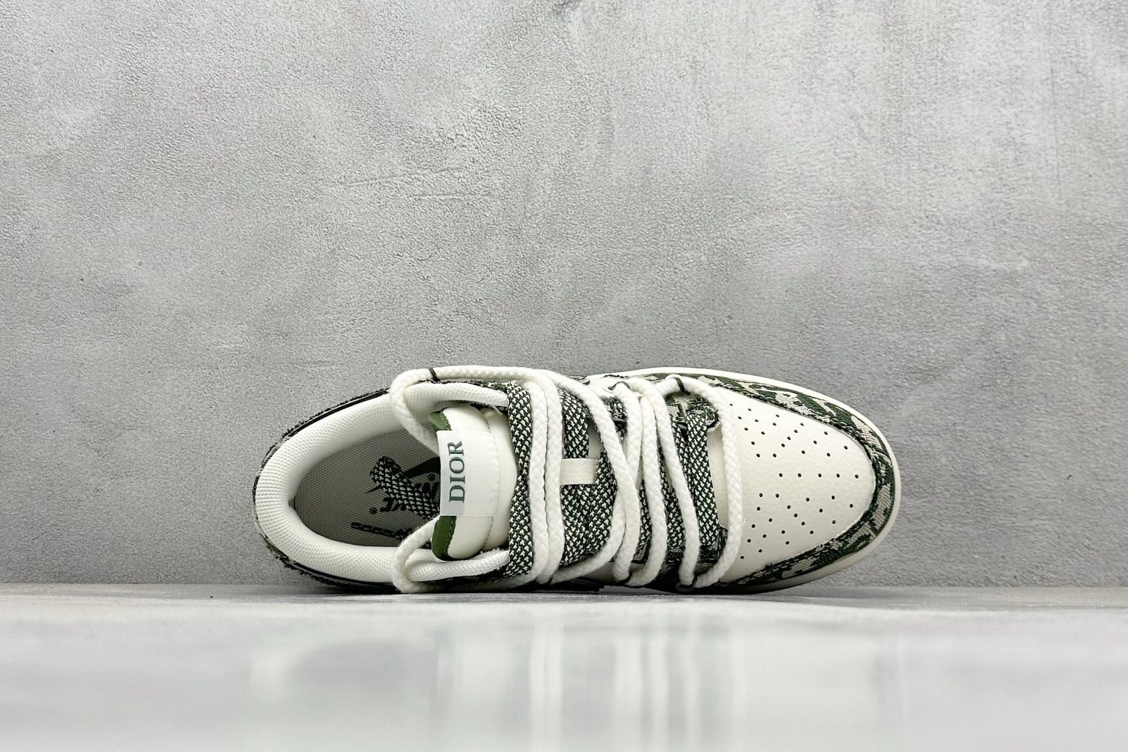 XC版Nk SB Dunk Low 迪奥联名-绑带织布绿勾 周年高端定制 低帮休闲板鞋 SJ2068-309-莆田鞋,莆田鞋货源,高仿鞋,高仿鞋货源,安福档口,莆田高仿鞋,莆田鞋批发,高仿鞋批发,莆田高仿运动鞋,高仿运动鞋,莆田运动鞋 XC版Nk SB Dunk Low 迪奥联名-绑带织布绿勾 周年高端定制 低帮休闲板鞋 SJ2068-309