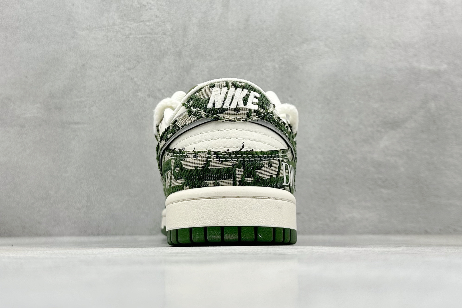 XC版Nk SB Dunk Low 迪奥联名-绑带织布绿勾 周年高端定制 低帮休闲板鞋 SJ2068-309-莆田鞋,莆田鞋货源,高仿鞋,高仿鞋货源,安福档口,莆田高仿鞋,莆田鞋批发,高仿鞋批发,莆田高仿运动鞋,高仿运动鞋,莆田运动鞋 XC版Nk SB Dunk Low 迪奥联名-绑带织布绿勾 周年高端定制 低帮休闲板鞋 SJ2068-309
