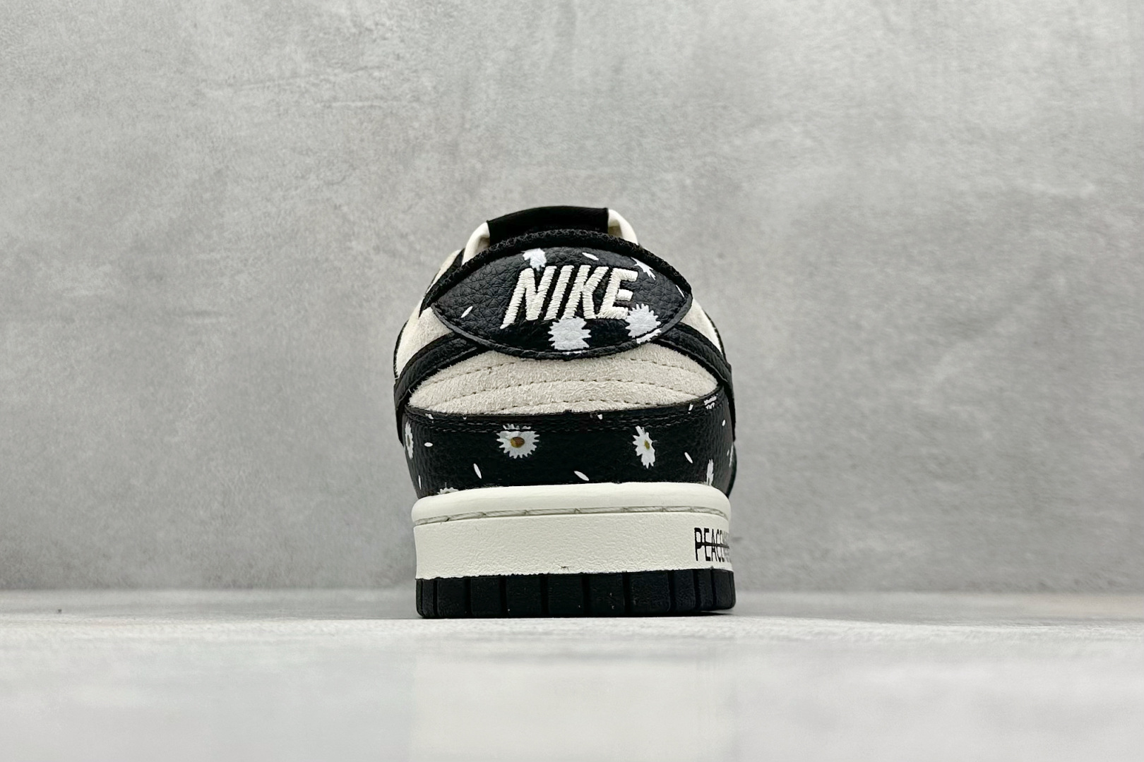 XC版Nike SB Dunk Low x Peaceminusone 黑灰小钩 DJ2024-069-莆田鞋,莆田鞋货源,高仿鞋,高仿鞋货源,安福档口,莆田高仿鞋,莆田鞋批发,高仿鞋批发,莆田高仿运动鞋,高仿运动鞋,莆田运动鞋 XC版Nike SB Dunk Low x Peaceminusone 黑灰小钩 DJ2024-069