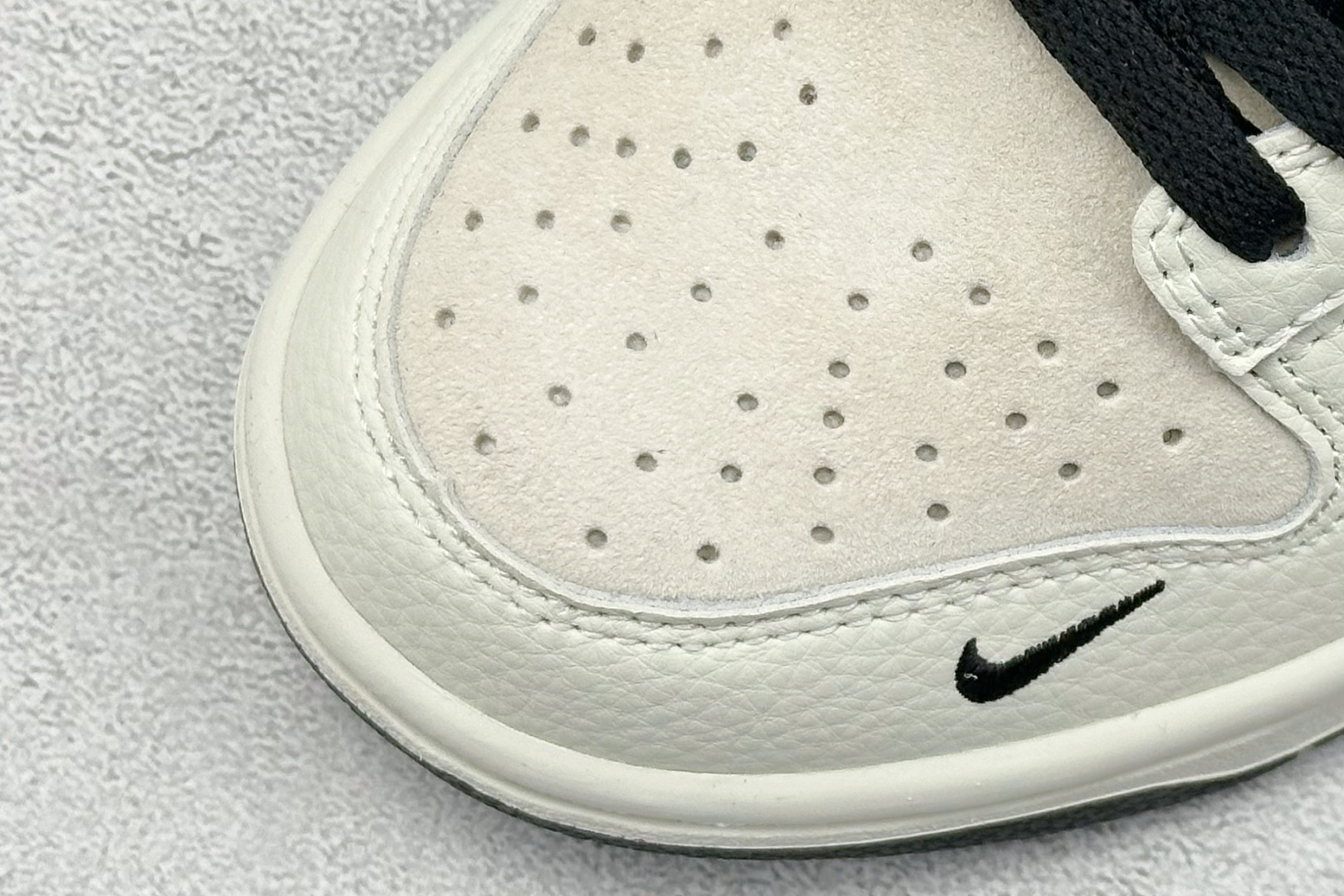 XC版Nike SB Dunk Low x UNDEFEATED 白黑小钩火焰涂鸦 DJ2024-068