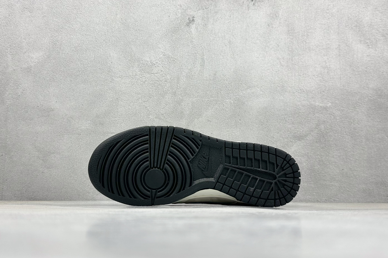 XC版Nike SB Dunk Low x UNDEFEATED 白黑小钩火焰涂鸦 DJ2024-068