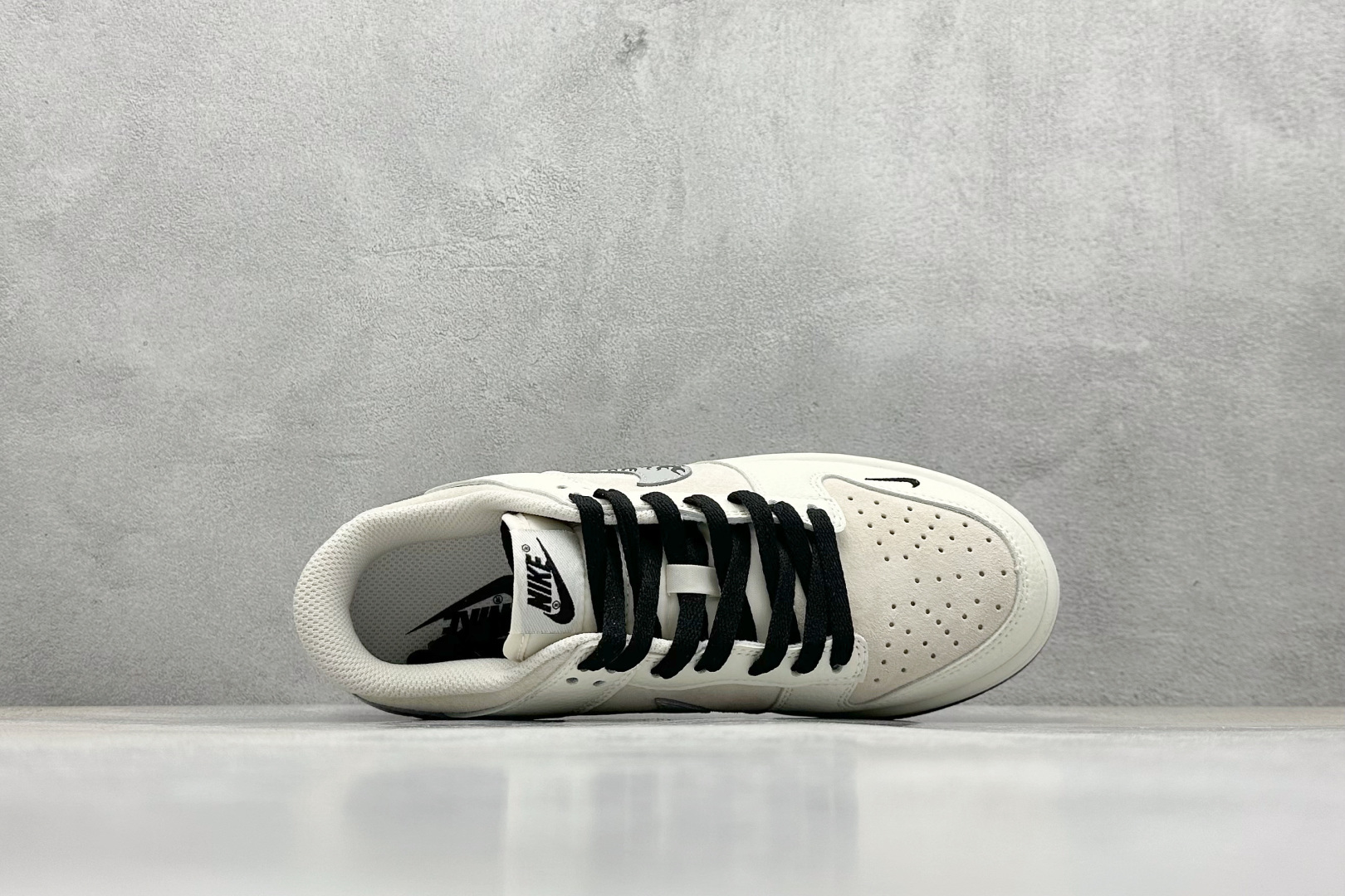 XC版Nike SB Dunk Low x UNDEFEATED 白黑小钩火焰涂鸦 DJ2024-068