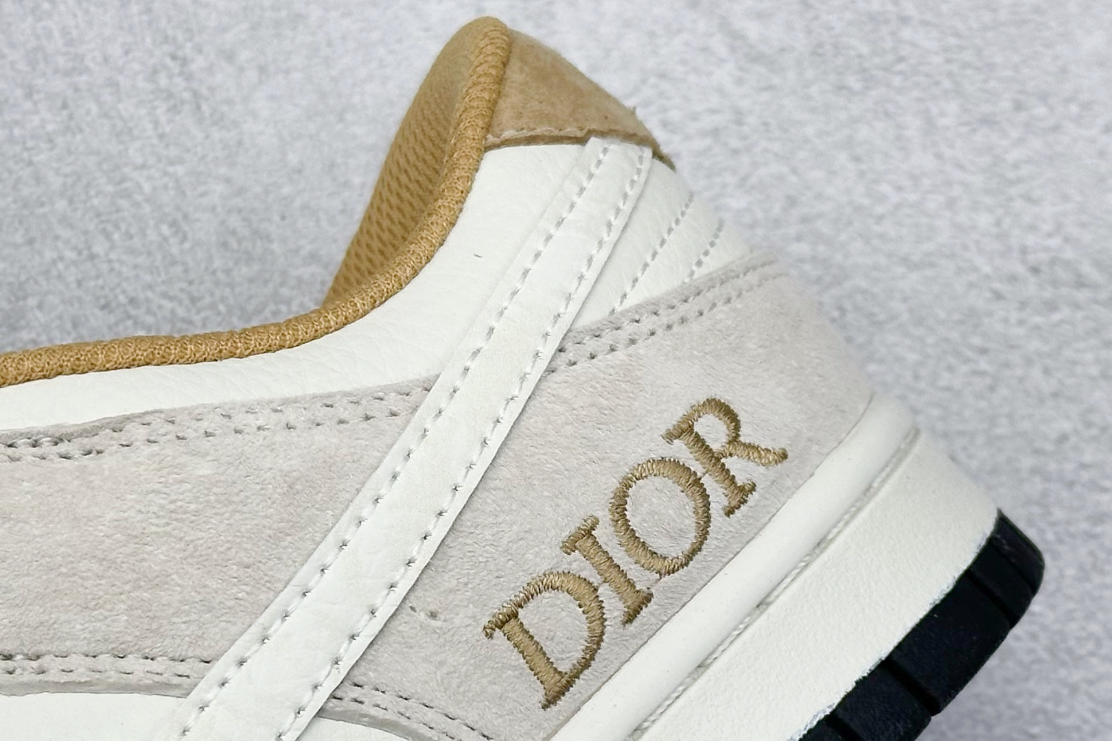 XC版Nk SB Dunk Low 迪奥联名 猪八白勾 周年定制 低帮休闲板鞋 DJ2024-066-莆田鞋,莆田鞋货源,高仿鞋,高仿鞋货源,安福档口,莆田高仿鞋,莆田鞋批发,高仿鞋批发,莆田高仿运动鞋,高仿运动鞋,莆田运动鞋 XC版Nk SB Dunk Low 迪奥联名 猪八白勾 周年定制 低帮休闲板鞋 DJ2024-066