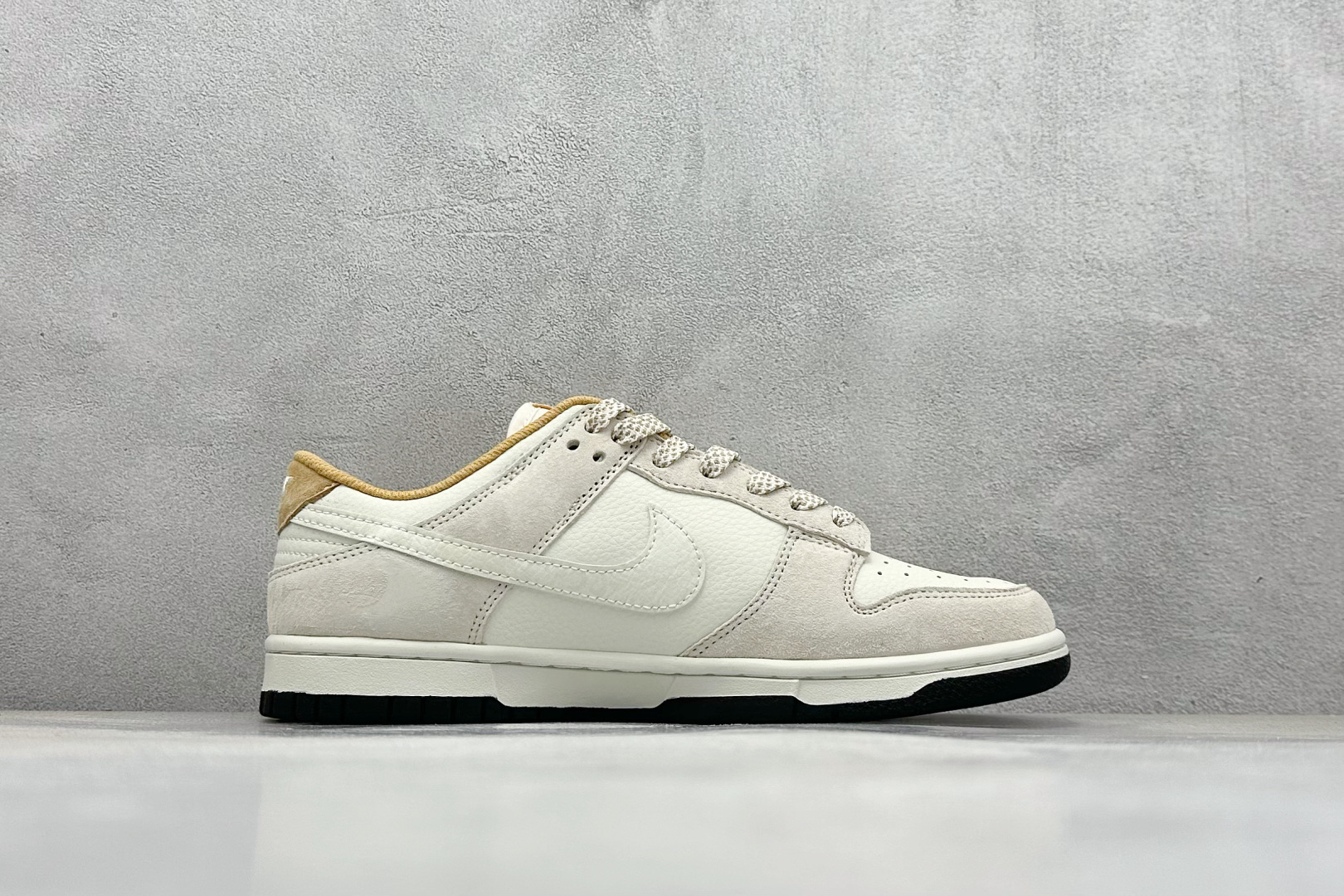 XC版Nk SB Dunk Low 迪奥联名 猪八白勾 周年定制 低帮休闲板鞋 DJ2024-066-莆田鞋,莆田鞋货源,高仿鞋,高仿鞋货源,安福档口,莆田高仿鞋,莆田鞋批发,高仿鞋批发,莆田高仿运动鞋,高仿运动鞋,莆田运动鞋 XC版Nk SB Dunk Low 迪奥联名 猪八白勾 周年定制 低帮休闲板鞋 DJ2024-066