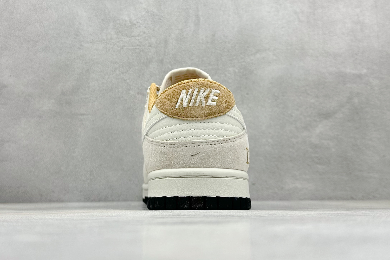 XC版Nk SB Dunk Low 迪奥联名 猪八白勾 周年定制 低帮休闲板鞋 DJ2024-066-莆田鞋,莆田鞋货源,高仿鞋,高仿鞋货源,安福档口,莆田高仿鞋,莆田鞋批发,高仿鞋批发,莆田高仿运动鞋,高仿运动鞋,莆田运动鞋 XC版Nk SB Dunk Low 迪奥联名 猪八白勾 周年定制 低帮休闲板鞋 DJ2024-066