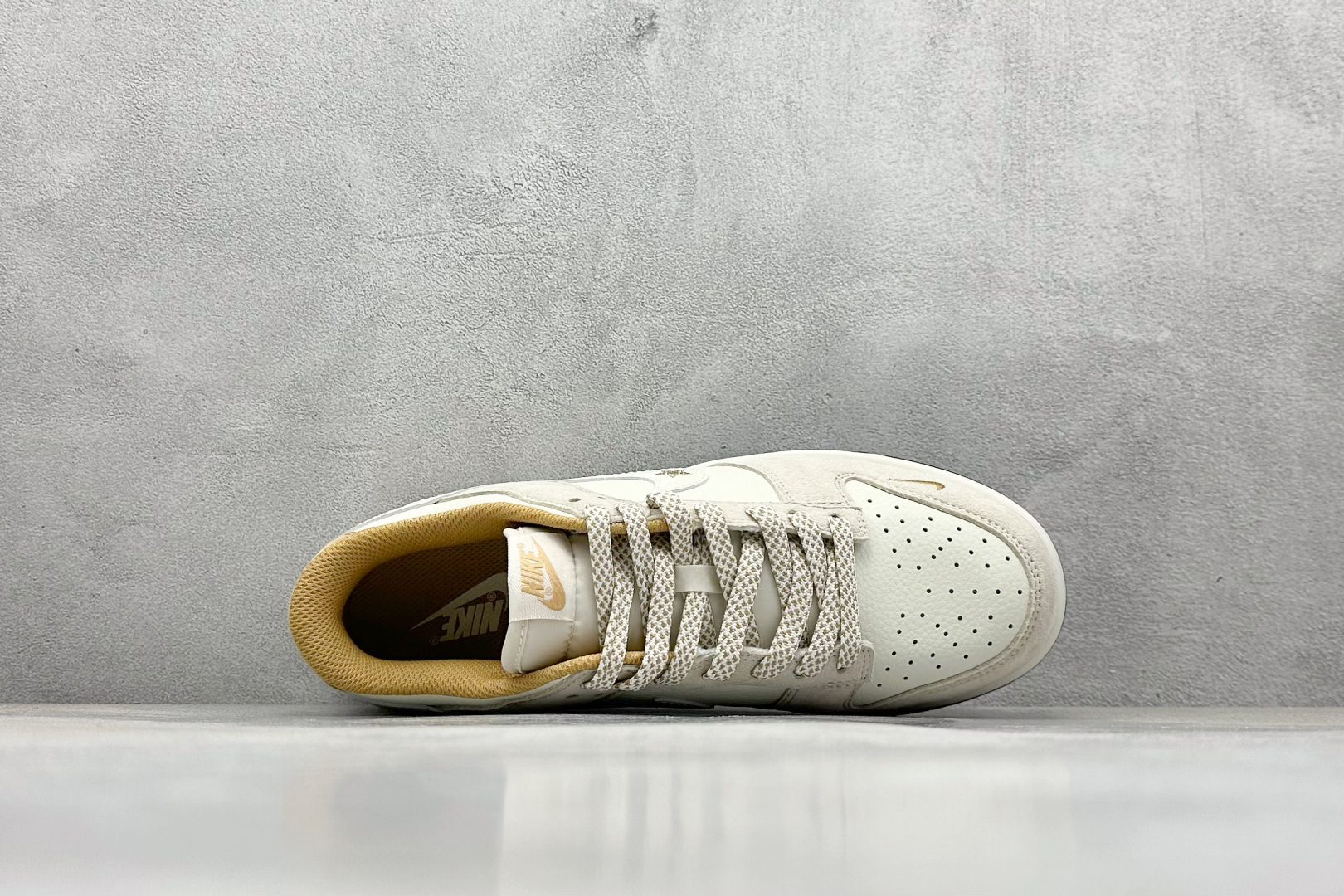 XC版Nk SB Dunk Low 迪奥联名 猪八白勾 周年定制 低帮休闲板鞋 DJ2024-066-莆田鞋,莆田鞋货源,高仿鞋,高仿鞋货源,安福档口,莆田高仿鞋,莆田鞋批发,高仿鞋批发,莆田高仿运动鞋,高仿运动鞋,莆田运动鞋 XC版Nk SB Dunk Low 迪奥联名 猪八白勾 周年定制 低帮休闲板鞋 DJ2024-066