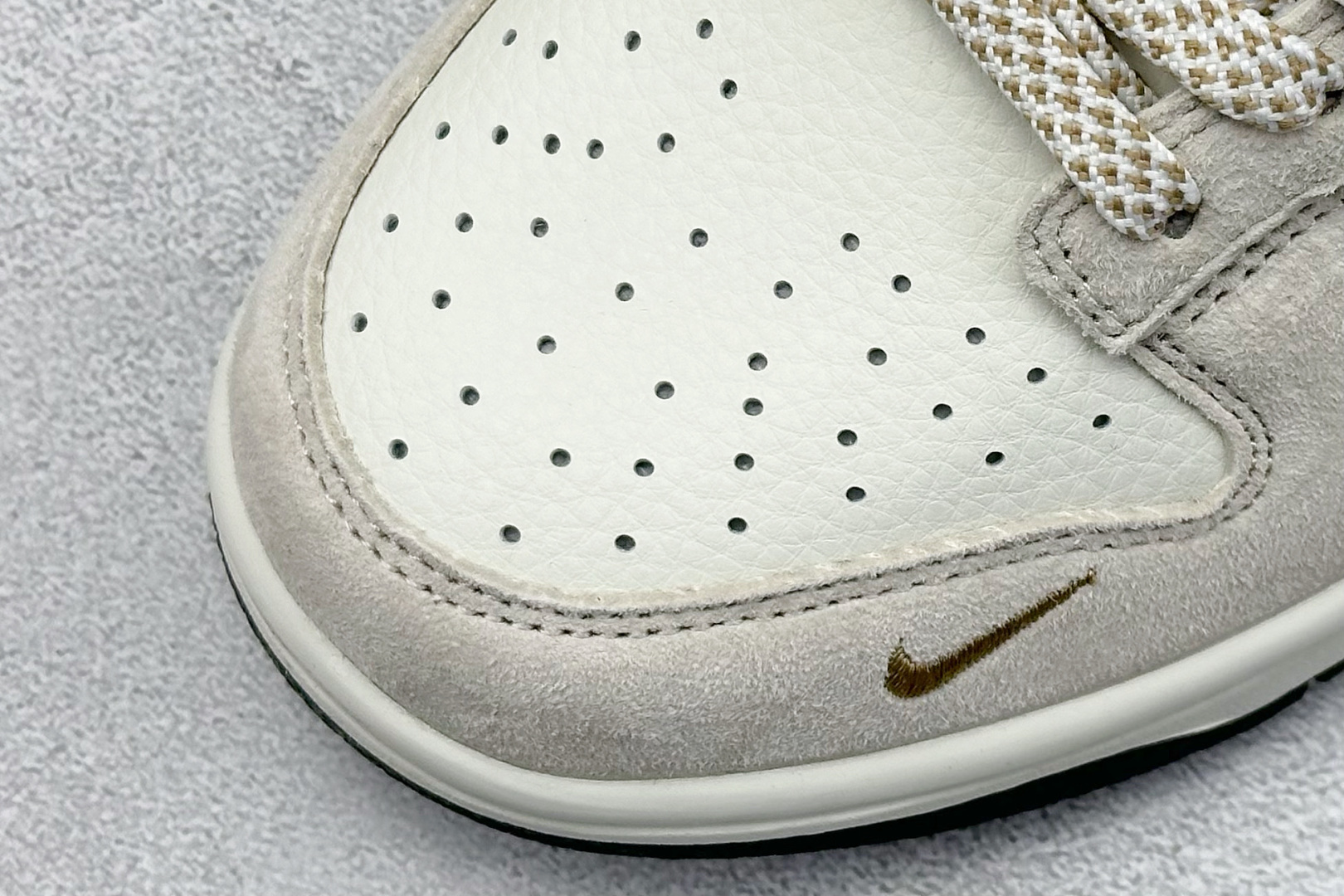 XC版Nk SB Dunk Low 迪奥联名 猪八白勾 周年定制 低帮休闲板鞋 DJ2024-066-莆田鞋,莆田鞋货源,高仿鞋,高仿鞋货源,安福档口,莆田高仿鞋,莆田鞋批发,高仿鞋批发,莆田高仿运动鞋,高仿运动鞋,莆田运动鞋 XC版Nk SB Dunk Low 迪奥联名 猪八白勾 周年定制 低帮休闲板鞋 DJ2024-066