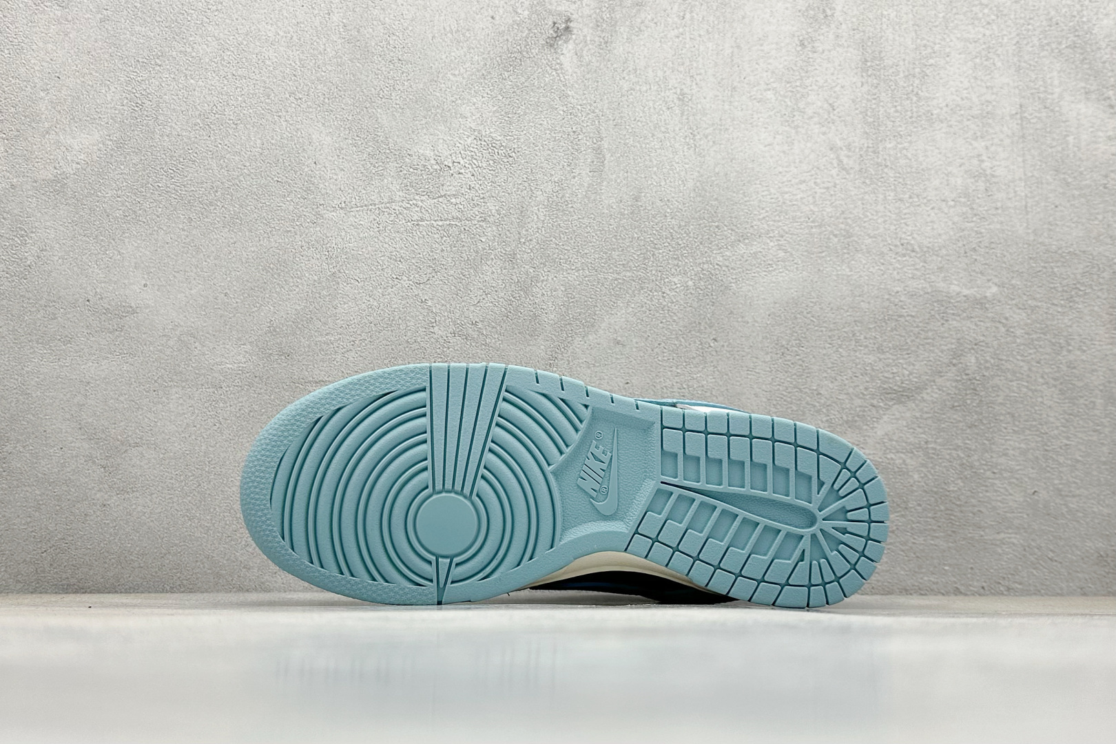 史诗级性价比 NIKE SB Dunk Low 灰蓝色 HF5441-001-莆田鞋,莆田鞋货源,高仿鞋,高仿鞋货源,安福档口,莆田高仿鞋,莆田鞋批发,高仿鞋批发,莆田高仿运动鞋,高仿运动鞋,莆田运动鞋 史诗级性价比 NIKE SB Dunk Low 灰蓝色 HF5441-001