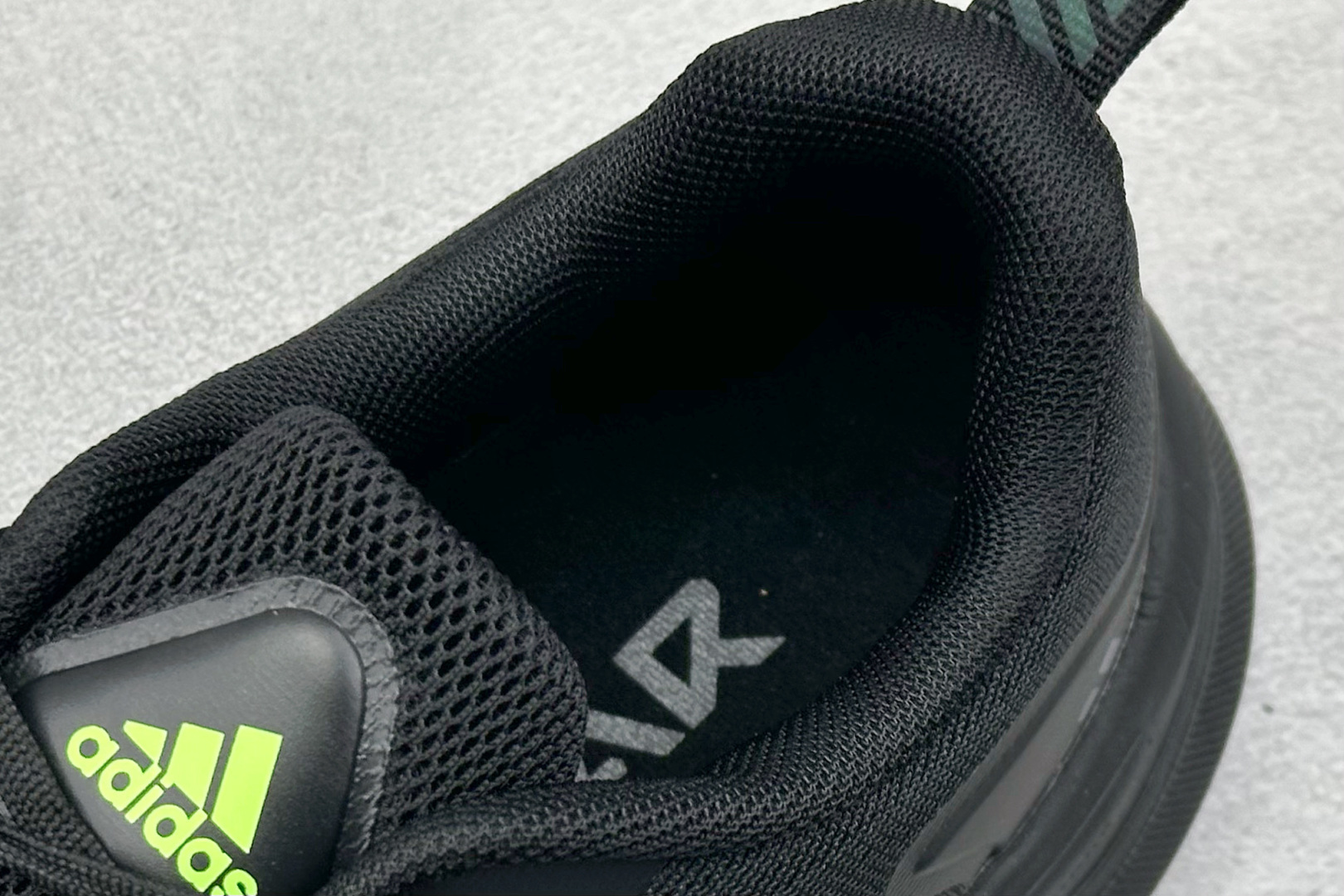 AD Supernova Rise 阿迪全新休闲轻跑鞋 D68962