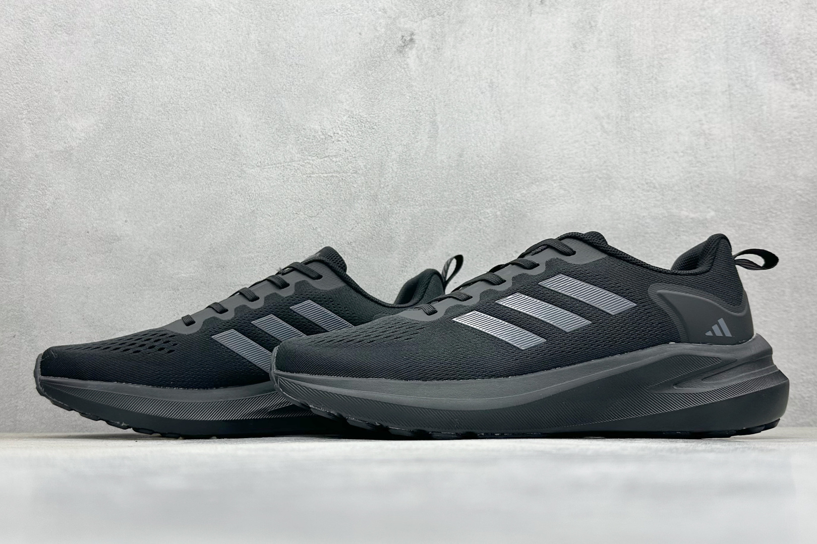 AD Supernova Rise 阿迪全新休闲轻跑鞋 D68962