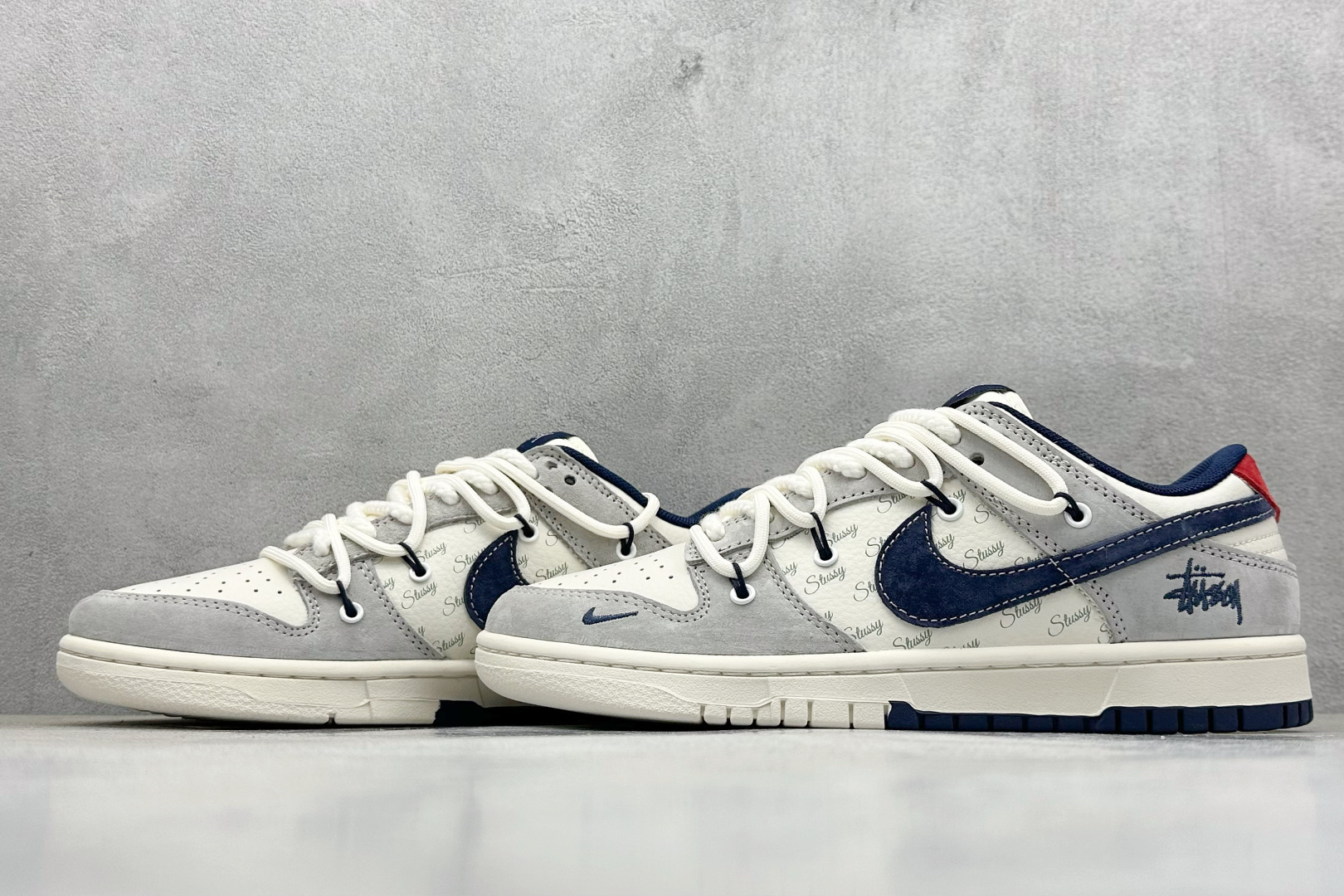 XC版Nike SB Dunk Low x Stussy 白蓝红绑带 SJ2068-308-莆田鞋,莆田鞋货源,高仿鞋,高仿鞋货源,安福档口,莆田高仿鞋,莆田鞋批发,高仿鞋批发,莆田高仿运动鞋,高仿运动鞋,莆田运动鞋 XC版Nike SB Dunk Low x Stussy 白蓝红绑带 SJ2068-308
