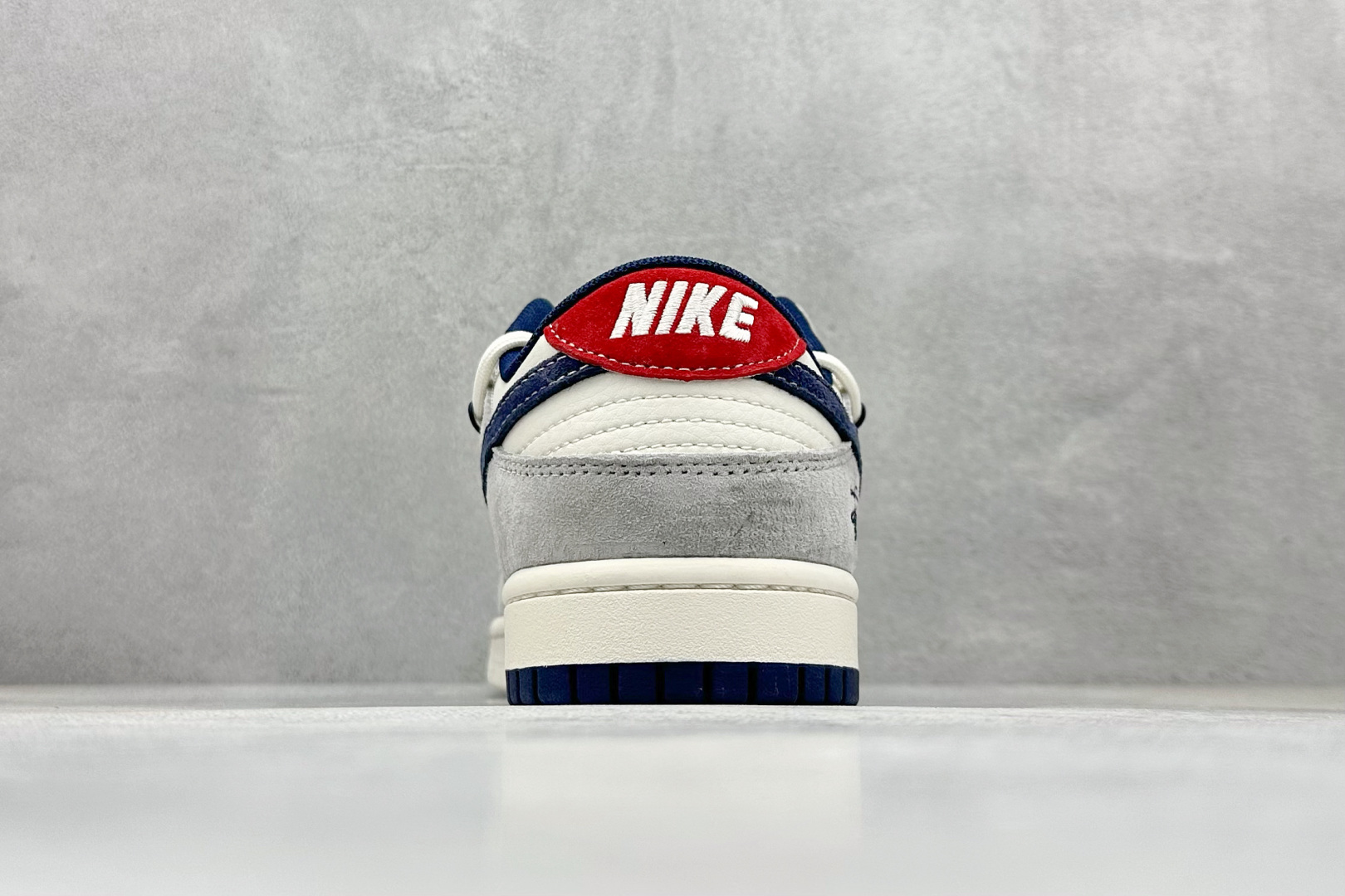 XC版Nike SB Dunk Low x Stussy 白蓝红绑带 SJ2068-308-莆田鞋,莆田鞋货源,高仿鞋,高仿鞋货源,安福档口,莆田高仿鞋,莆田鞋批发,高仿鞋批发,莆田高仿运动鞋,高仿运动鞋,莆田运动鞋 XC版Nike SB Dunk Low x Stussy 白蓝红绑带 SJ2068-308