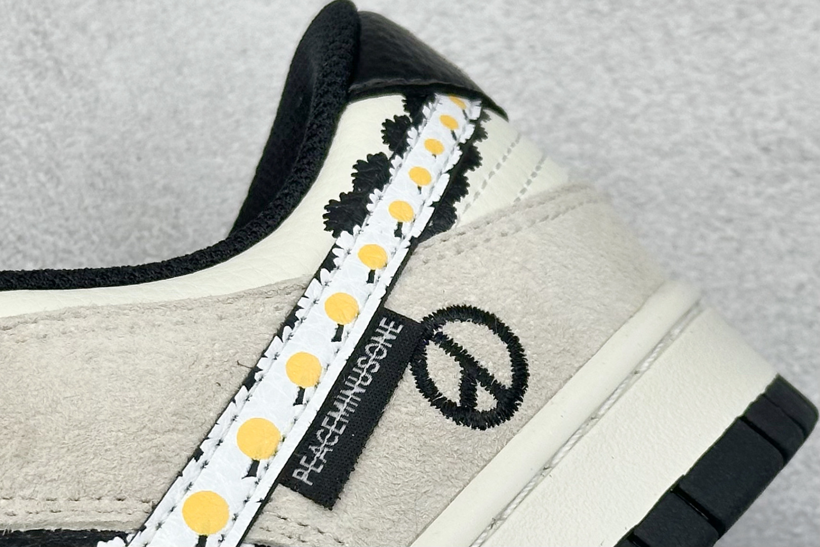 XC版Nk SB Dunk Low 闪电联名 雏菊白勾 周年高端定制 低帮休闲板鞋 DJ2024-073-莆田鞋,莆田鞋货源,高仿鞋,高仿鞋货源,安福档口,莆田高仿鞋,莆田鞋批发,高仿鞋批发,莆田高仿运动鞋,高仿运动鞋,莆田运动鞋 XC版Nk SB Dunk Low 闪电联名 雏菊白勾 周年高端定制 低帮休闲板鞋 DJ2024-073