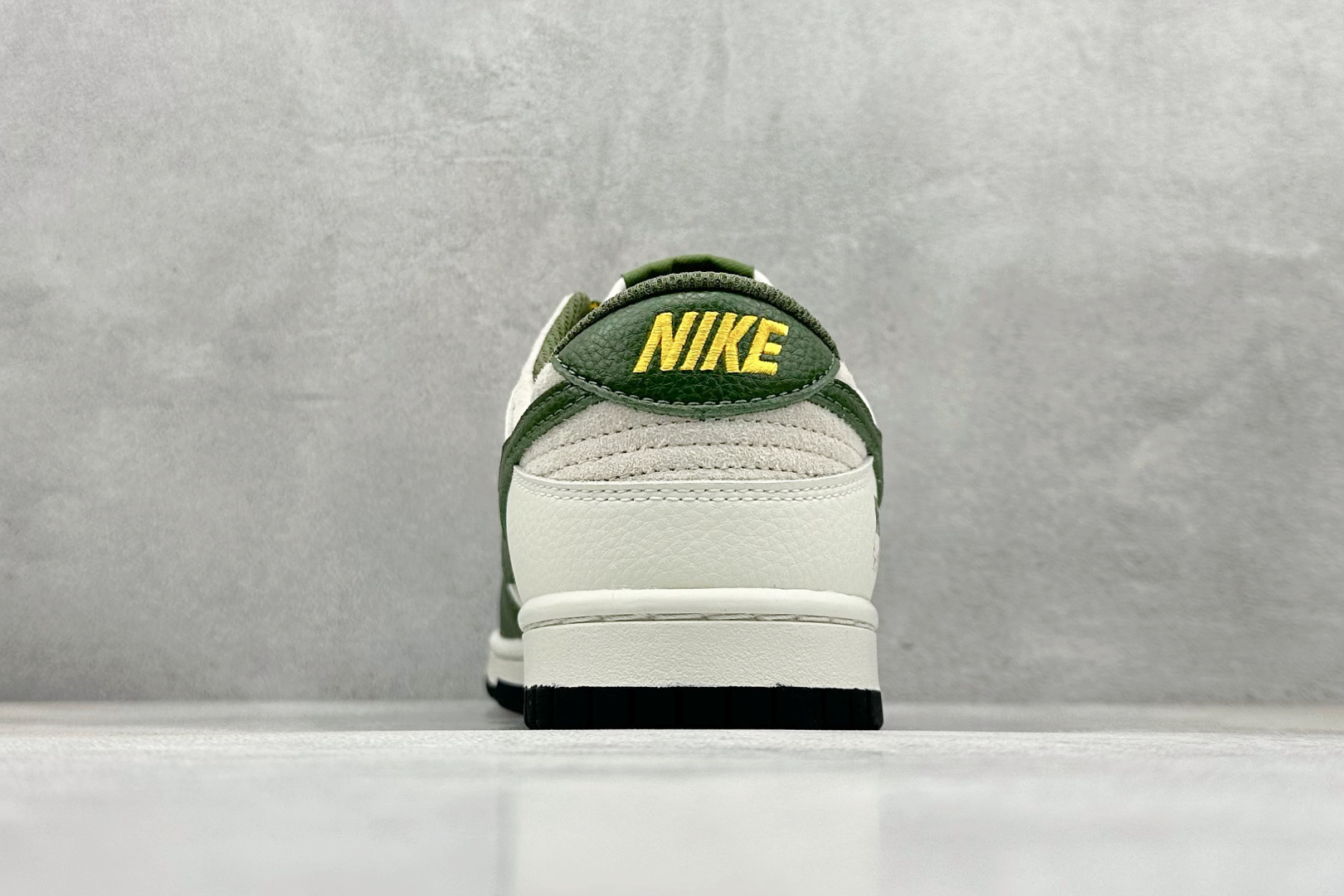 XC版Nk SB Dunk Low 小雏菊系列 猪八绿勾 周年高端定制 低帮休闲板鞋 DJ2024-072