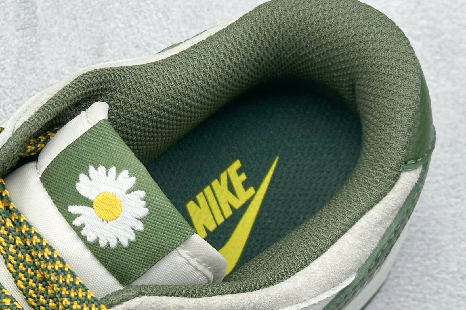 XC版Nk SB Dunk Low 小雏菊系列 猪八绿勾 周年高端定制 低帮休闲板鞋 DJ2024-072