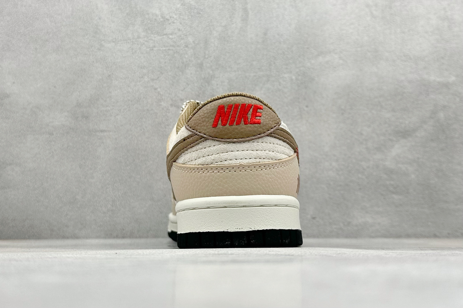 XC版Nk SB Dunk Low 暗纹双勾棕白 周年高端定制 低帮休闲板鞋 DJ2024-071