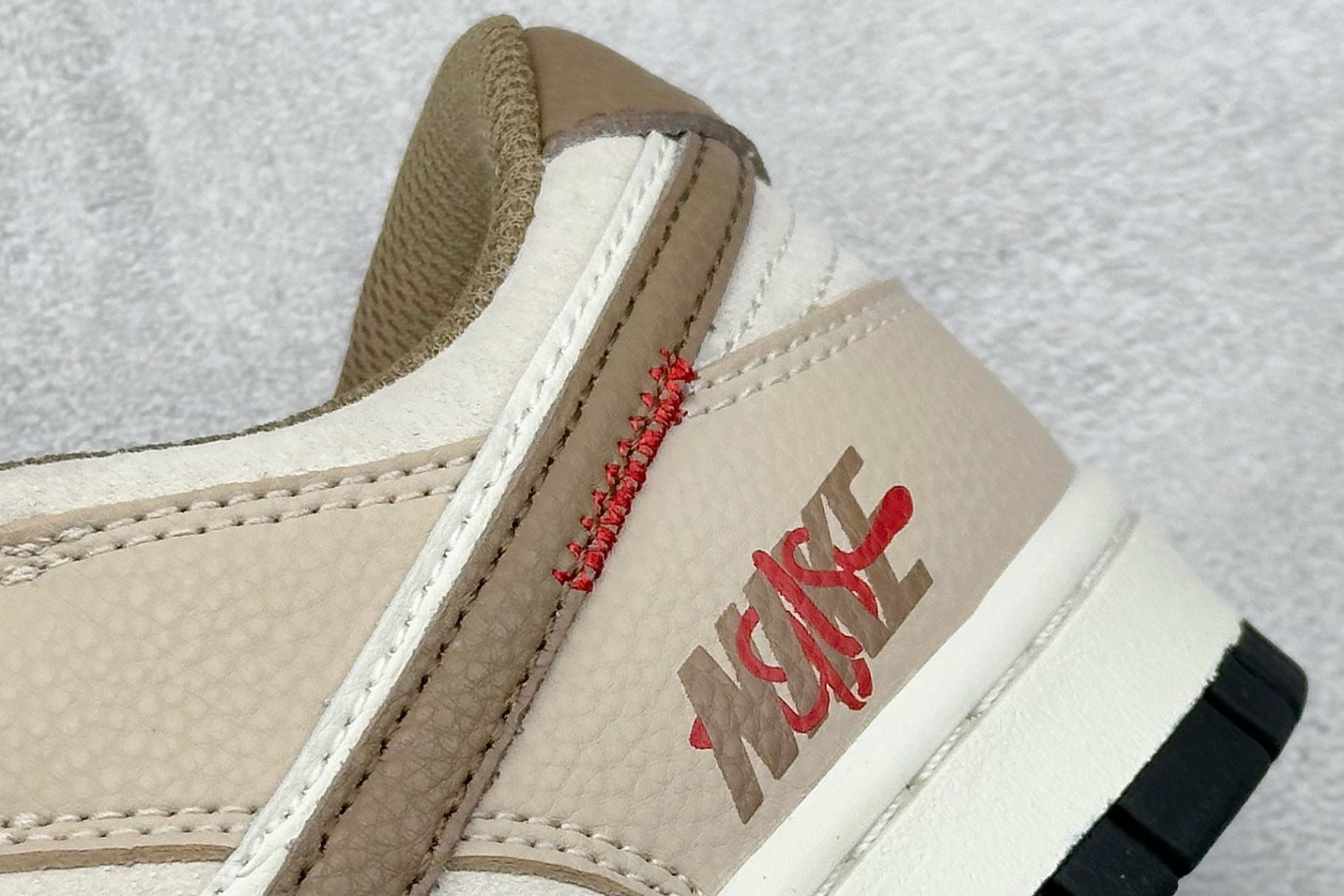 XC版Nk SB Dunk Low 暗纹双勾棕白 周年高端定制 低帮休闲板鞋 DJ2024-071