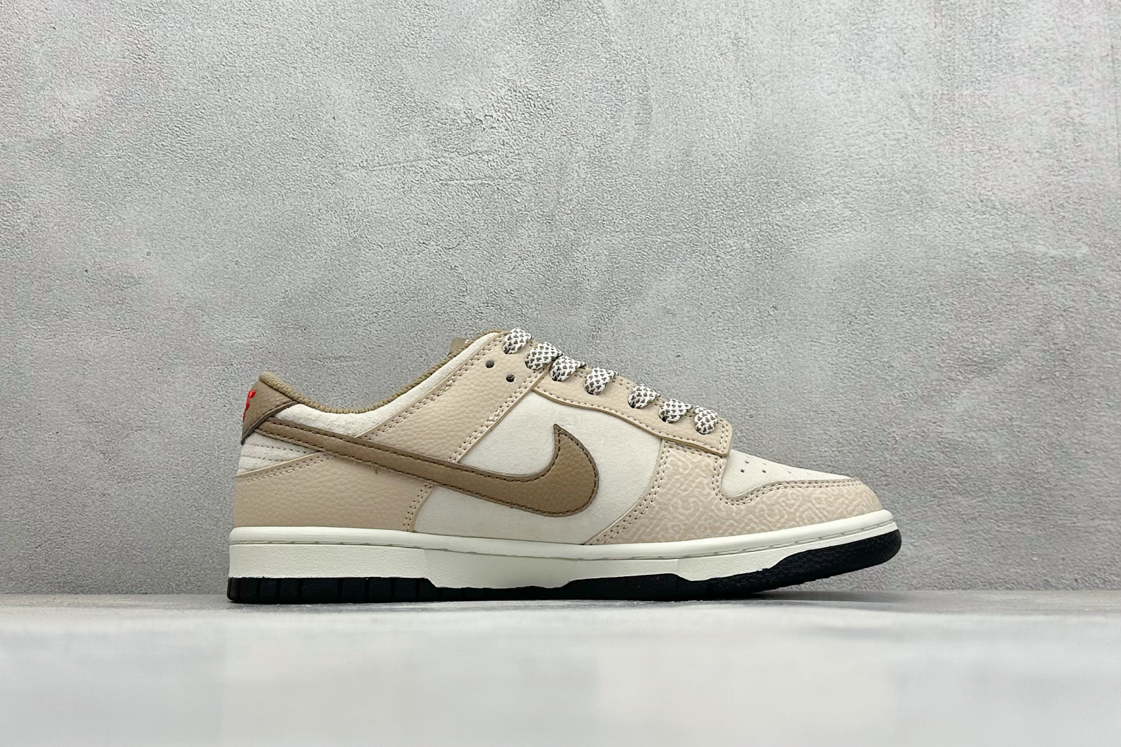 XC版Nk SB Dunk Low 暗纹双勾棕白 周年高端定制 低帮休闲板鞋 DJ2024-071