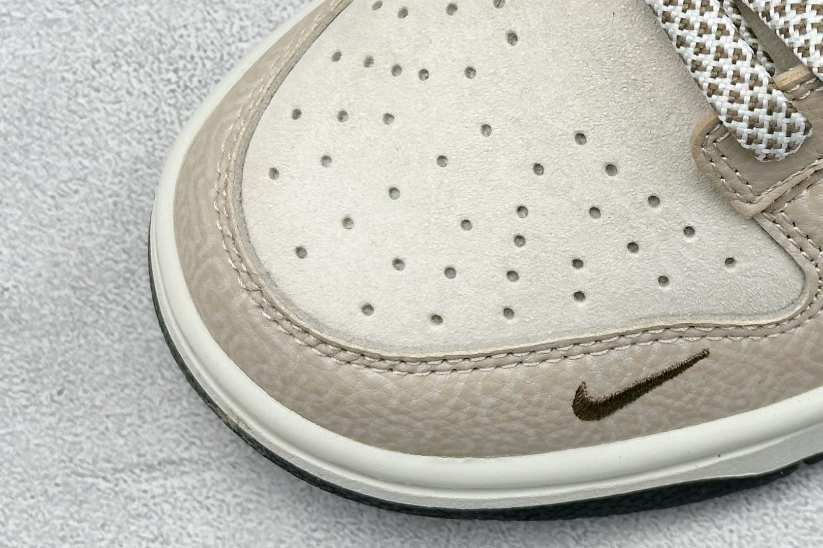 XC版Nk SB Dunk Low 暗纹双勾棕白 周年高端定制 低帮休闲板鞋 DJ2024-071