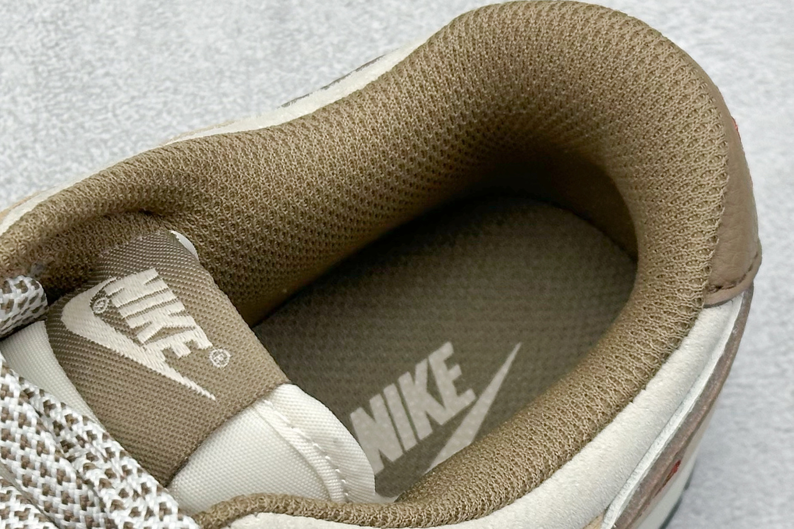 XC版Nk SB Dunk Low 暗纹双勾棕白 周年高端定制 低帮休闲板鞋 DJ2024-071