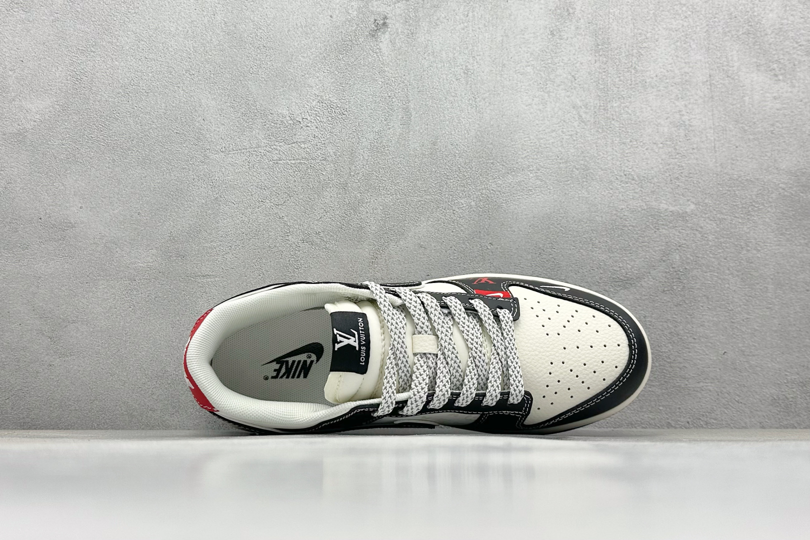 XC版Nike SB Dunk Low 联名 LV双勾红尾 周年高端定制 低帮休闲板鞋 YX5066-358