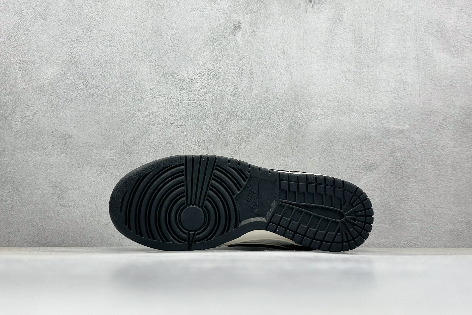 XC版Nike SB Dunk Low 联名 LV双勾红尾 周年高端定制 低帮休闲板鞋 YX5066-358