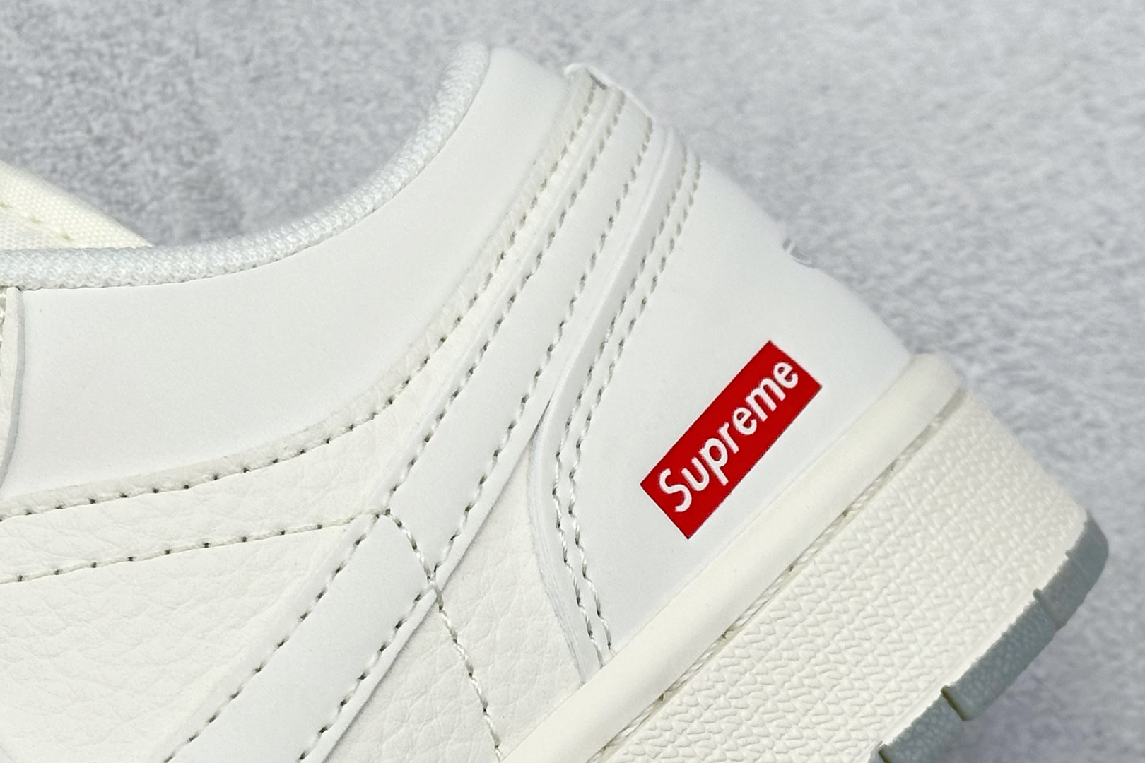 XC版Air Jordan 1 Low AJ1 乔1 Supreme联名 米灰双色 高端定制 低帮复古篮球鞋 XX3168-175