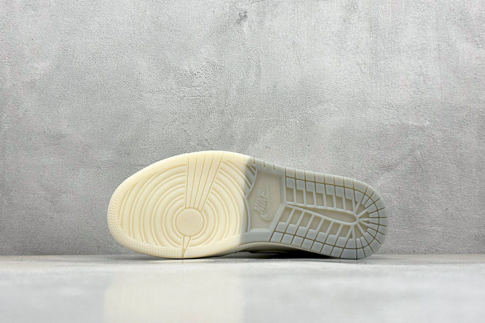 XC版Air Jordan 1 Low AJ1 乔1 Supreme联名 米灰双色 高端定制 低帮复古篮球鞋 XX3168-175