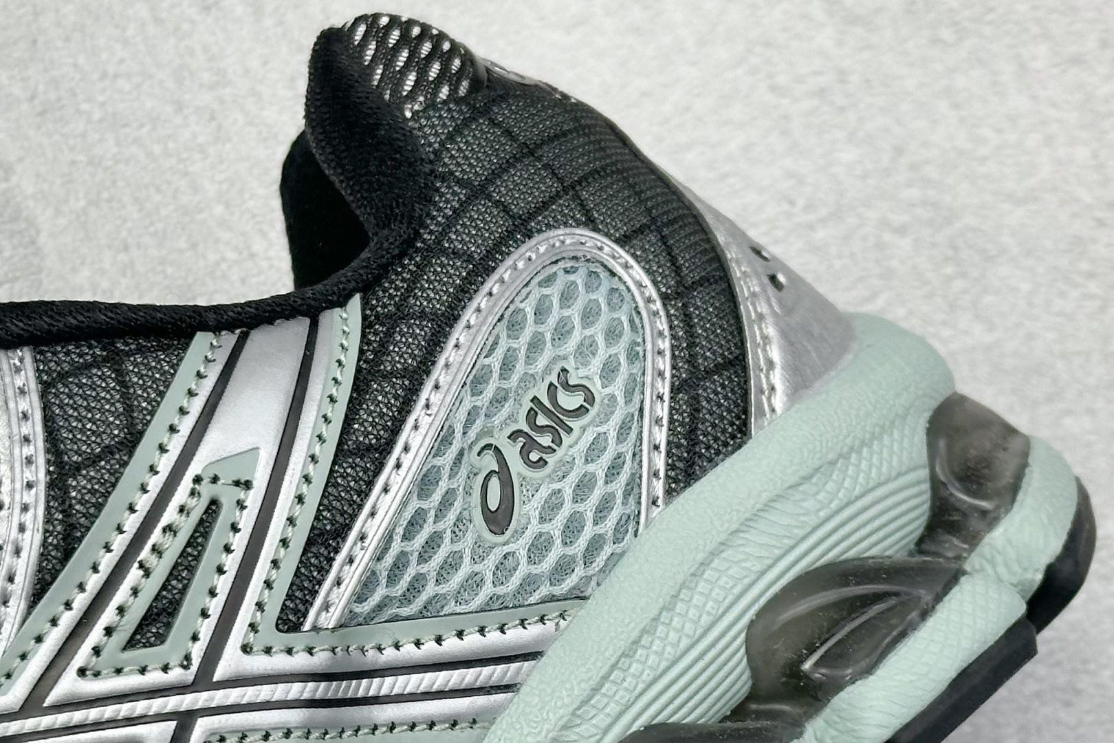 HY性价比Asics Gel-Nimbus 10.1 亚瑟士复古透气休闲鞋缓震耐磨跑步鞋 1203A543-101