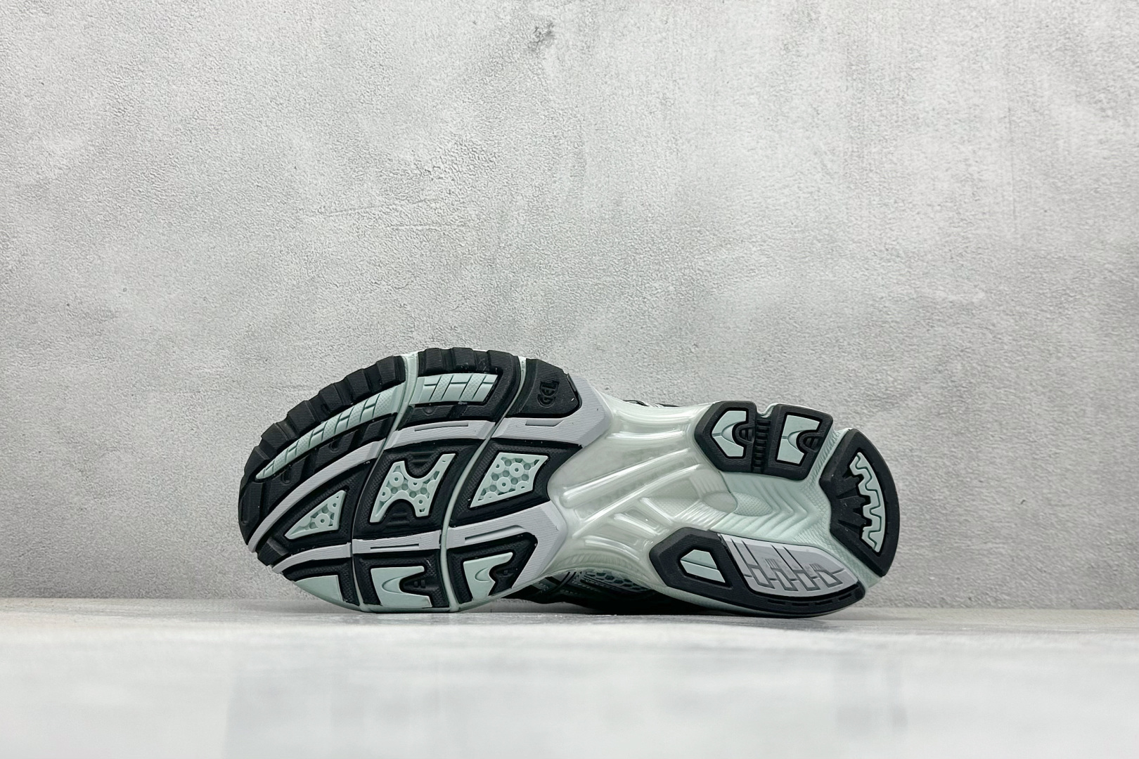 HY性价比Asics Gel-Nimbus 10.1 亚瑟士复古透气休闲鞋缓震耐磨跑步鞋 1203A543-101